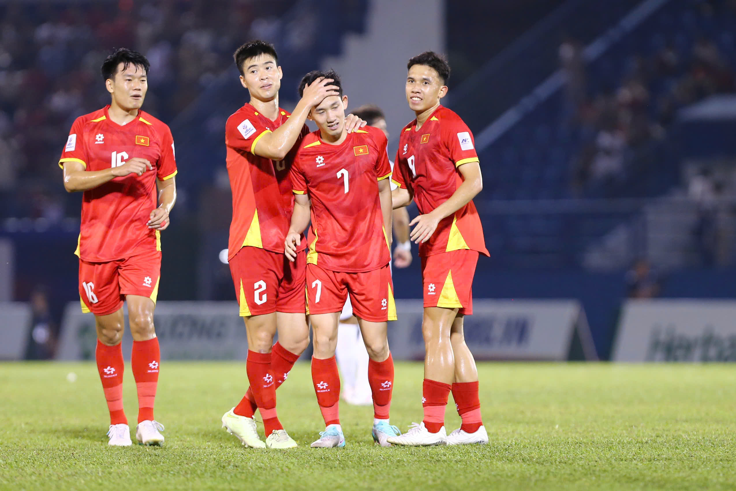 Thêm hai tuyển thủ Việt Nam được gọi đấu Man United - Ảnh 2.