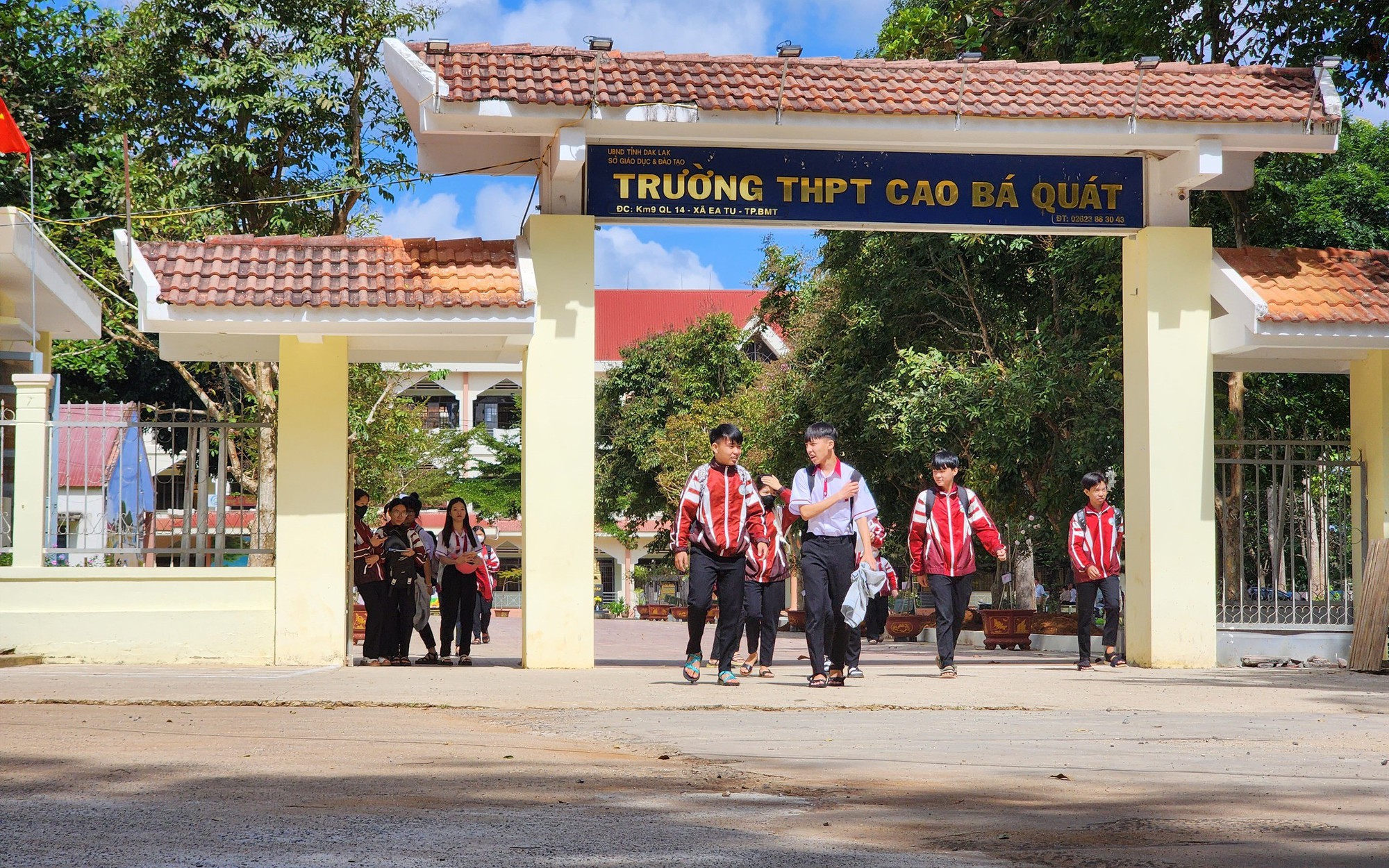 Vụ nhiều học sinh lớp 12 "tự nguyện" xin nghỉ học: Trường bất ngờ "mời" đi học lại- Ảnh 3.