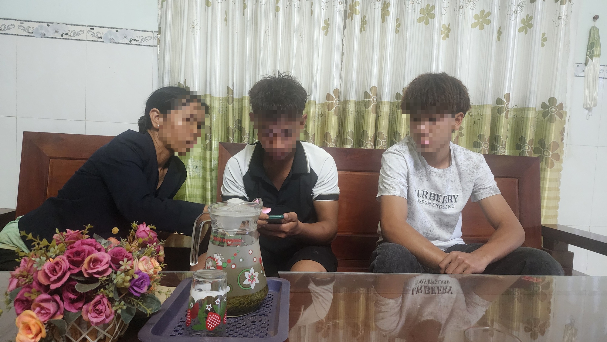 Làm rõ vụ nhiều học sinh lớp 12 tại 1 trường "tự nguyện" xin nghỉ học- Ảnh 3. Làm rõ vụ nhiều học sinh lớp 12 tại 1 trường "tự nguyện" xin nghỉ học- Ảnh 3.