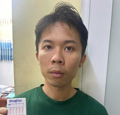 TP HCM: Bắt thanh niên tự nhận có thể "lo lót" cho người đi cai nghiện - Ảnh 1.