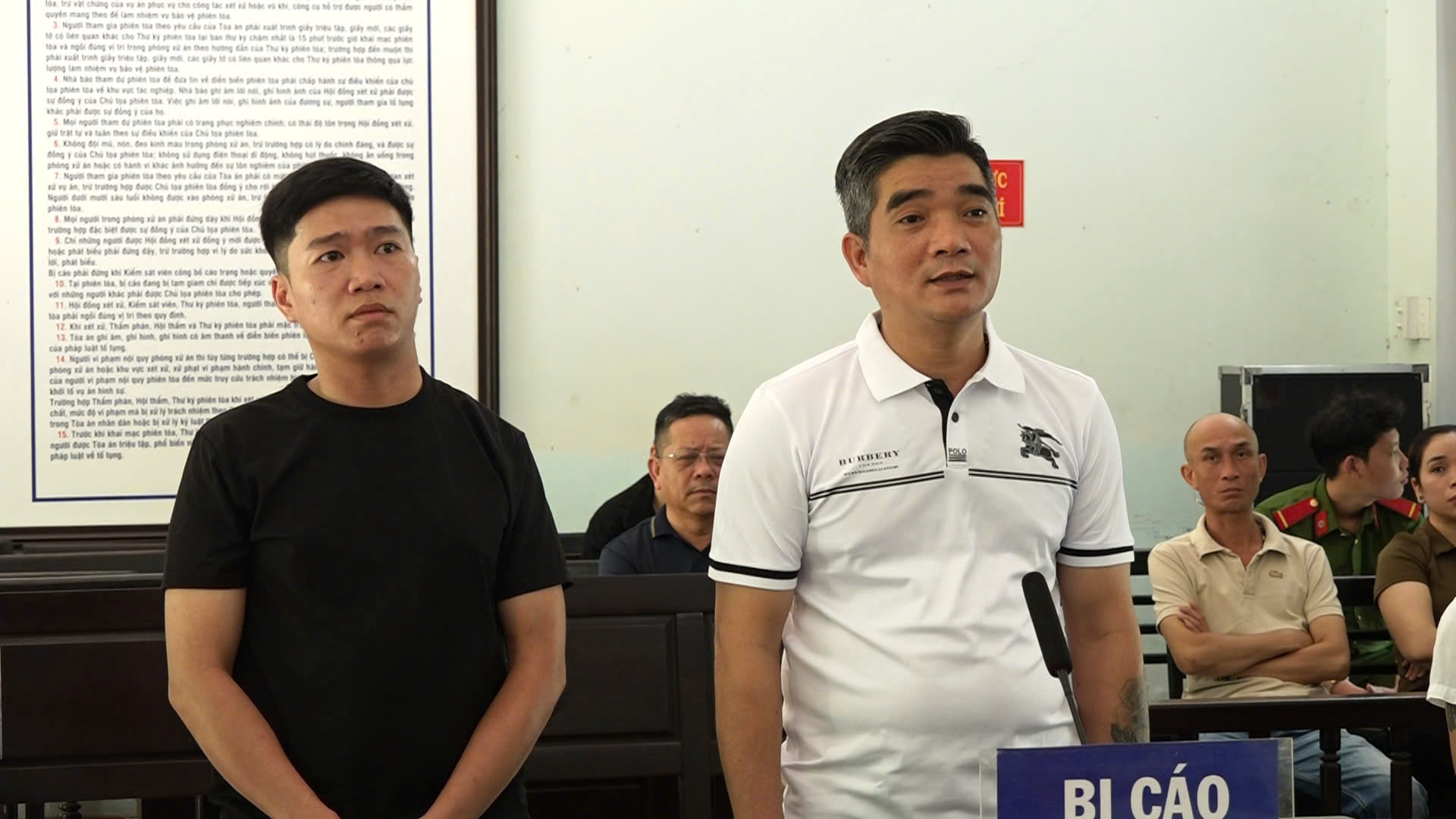 Thuê ô tô rồi vào vai