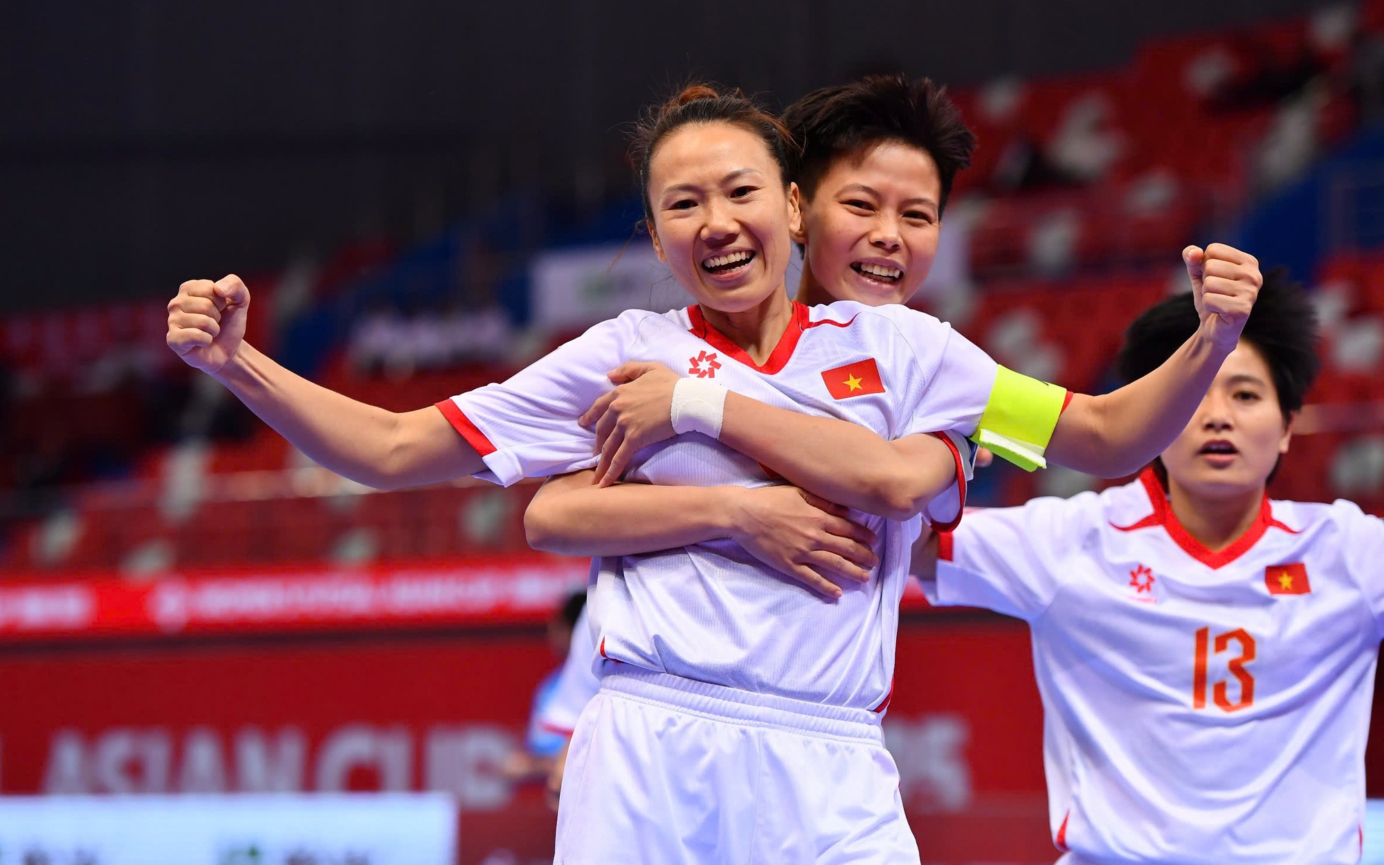 HLV tuyển futsal nữ Việt Nam nói gì khi có vé vào tứ kết sớm 1 vòng - Ảnh 2.