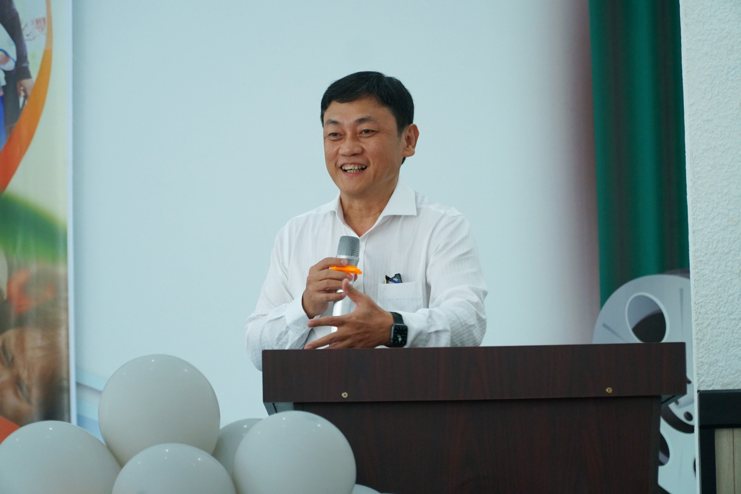 Nhật Kim Anh và con trai mang món quà ấm áp đến các bệnh nhi Cần Thơ dịp 1-6- Ảnh 1. Nhật Kim Anh và con trai mang món quà ấm áp đến các bệnh nhi Cần Thơ dịp 1-6- Ảnh 1.