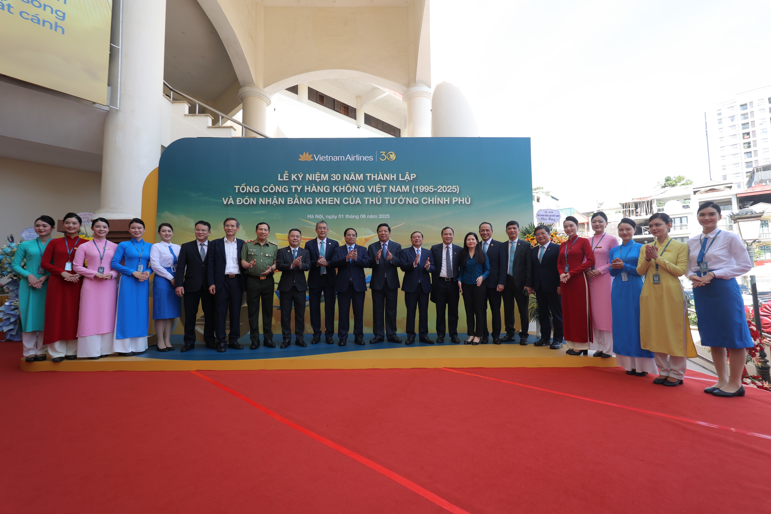 Thủ tướng nói về tầm nhìn phát triển Vietnam Airlines- Ảnh 4. Thủ tướng nói về tầm nhìn phát triển Vietnam Airlines- Ảnh 4.