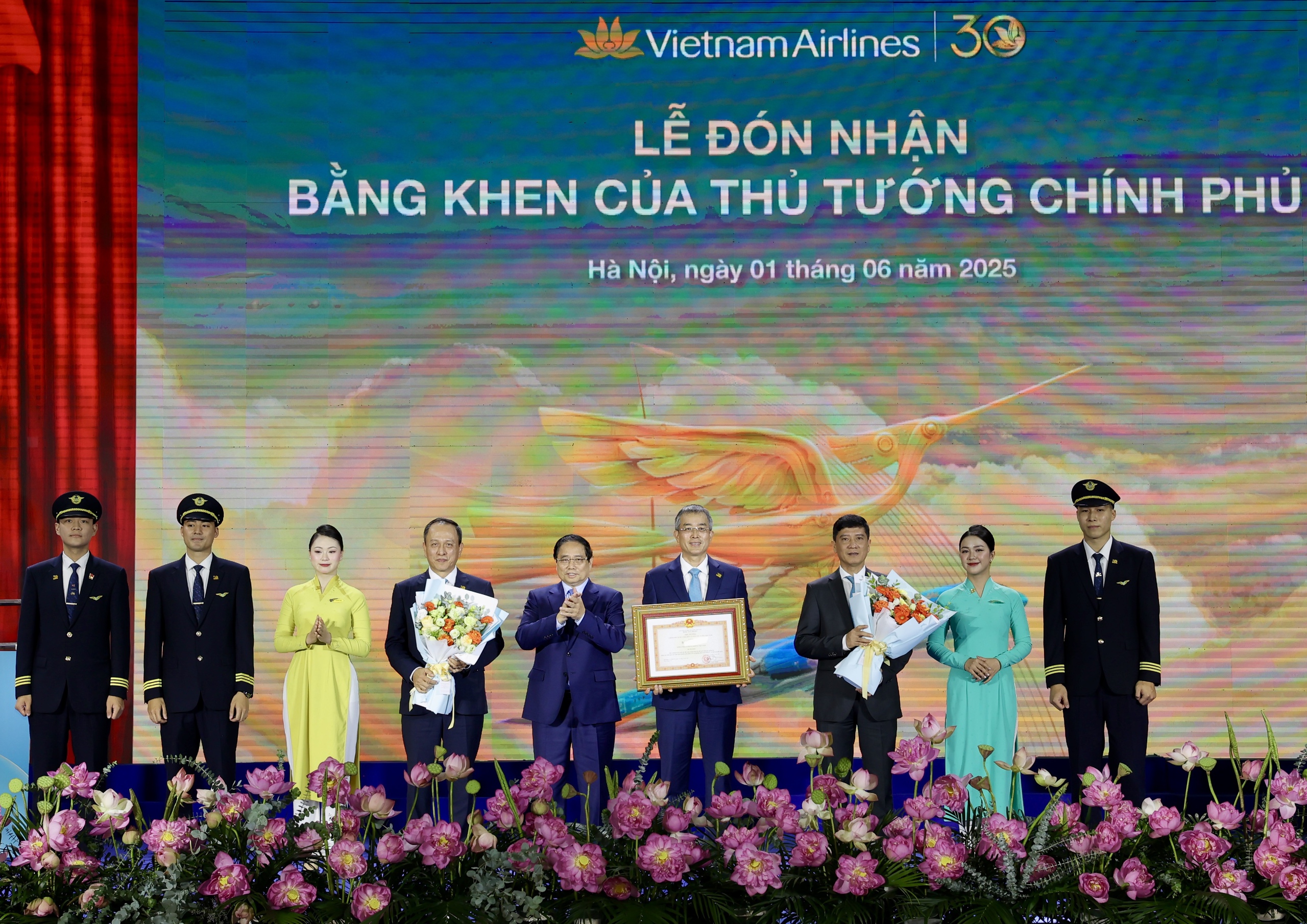 Thủ tướng nói về tầm nhìn phát triển Vietnam Airlines- Ảnh 1. Thủ tướng nói về tầm nhìn phát triển Vietnam Airlines- Ảnh 1.