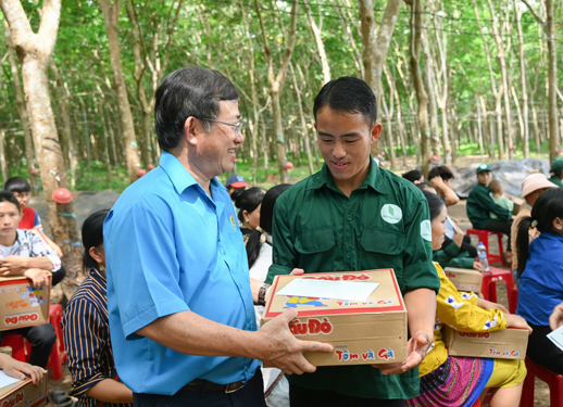 Làng công nhân cao su - nơi ấm áp tình người - Ảnh 1.