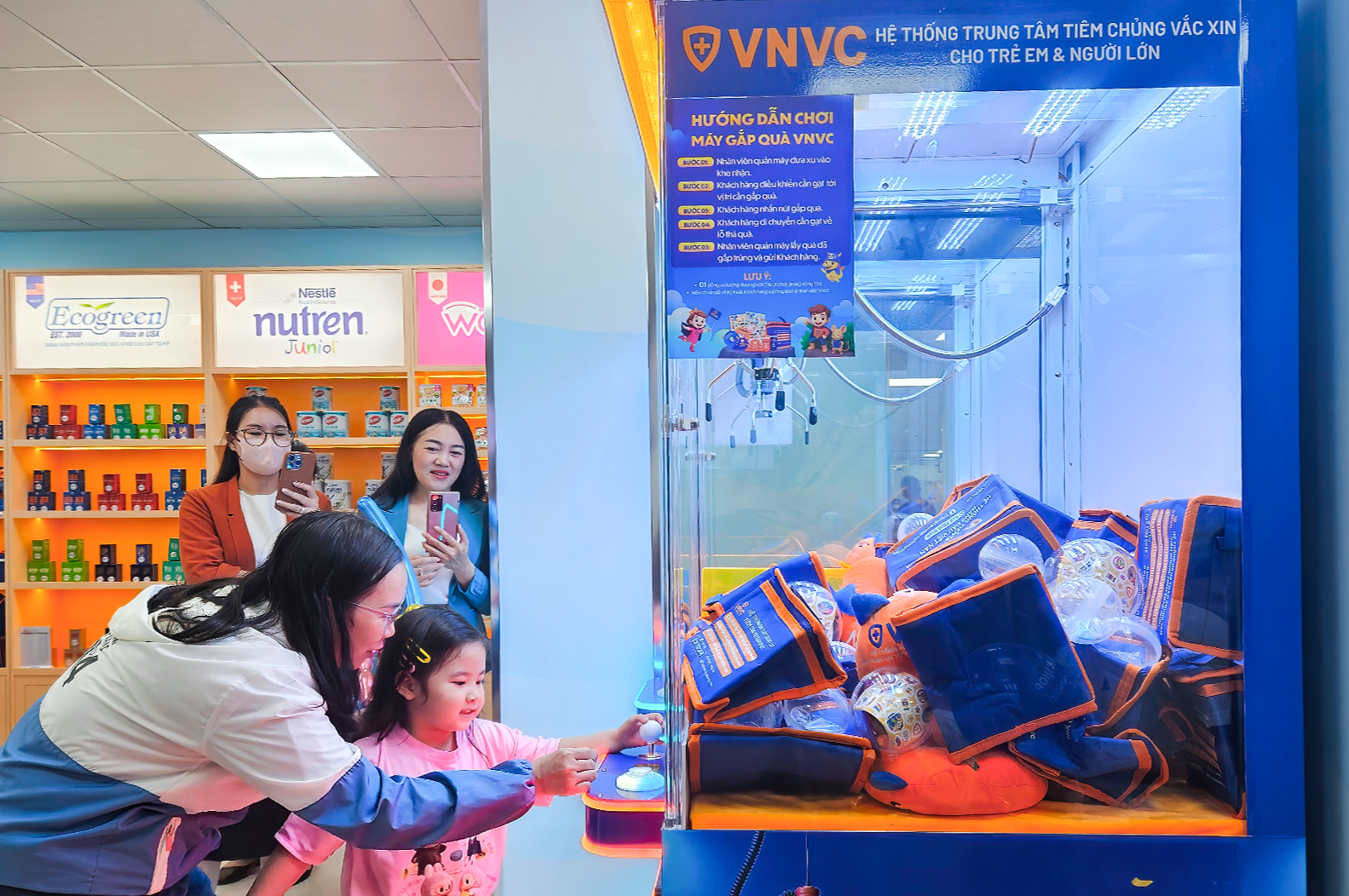 An tâm mua sữa dinh dưỡng, sản phẩm chăm sóc sức khỏe tại Gian hàng VNVC SHOP trên toàn quốc- Ảnh 3. An tâm mua sữa dinh dưỡng, sản phẩm chăm sóc sức khỏe tại Gian hàng VNVC SHOP trên toàn quốc- Ảnh 3.