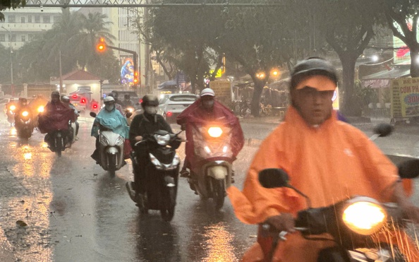 Thời tiết TP HCM hôm nay, 10-6: Mưa dông gia tăng- Ảnh 1.