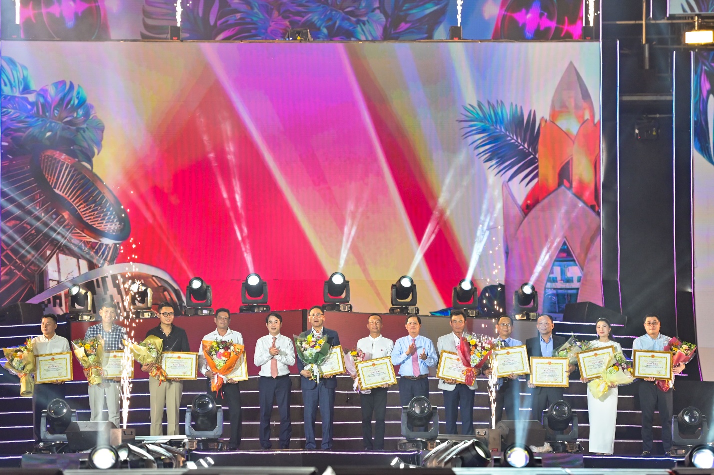 Nam A Bank “say Hi” Nha Trang cùng Lễ hội Văn hóa – Du lịch Biển Nha Trang 2025- Ảnh 2. Nam A Bank “say Hi” Nha Trang cùng Lễ hội Văn hóa – Du lịch Biển Nha Trang 2025- Ảnh 2.