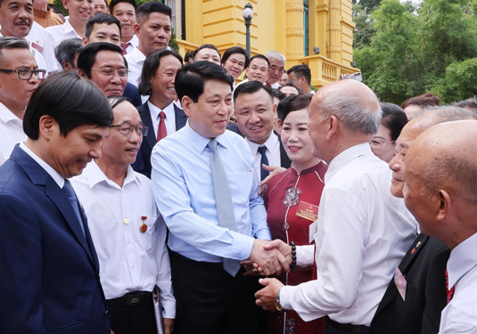 Cần đặc biệt quan tâm bảo tồn làng nghề - Ảnh 1. Cần đặc biệt quan tâm bảo tồn làng nghề - Ảnh 1.