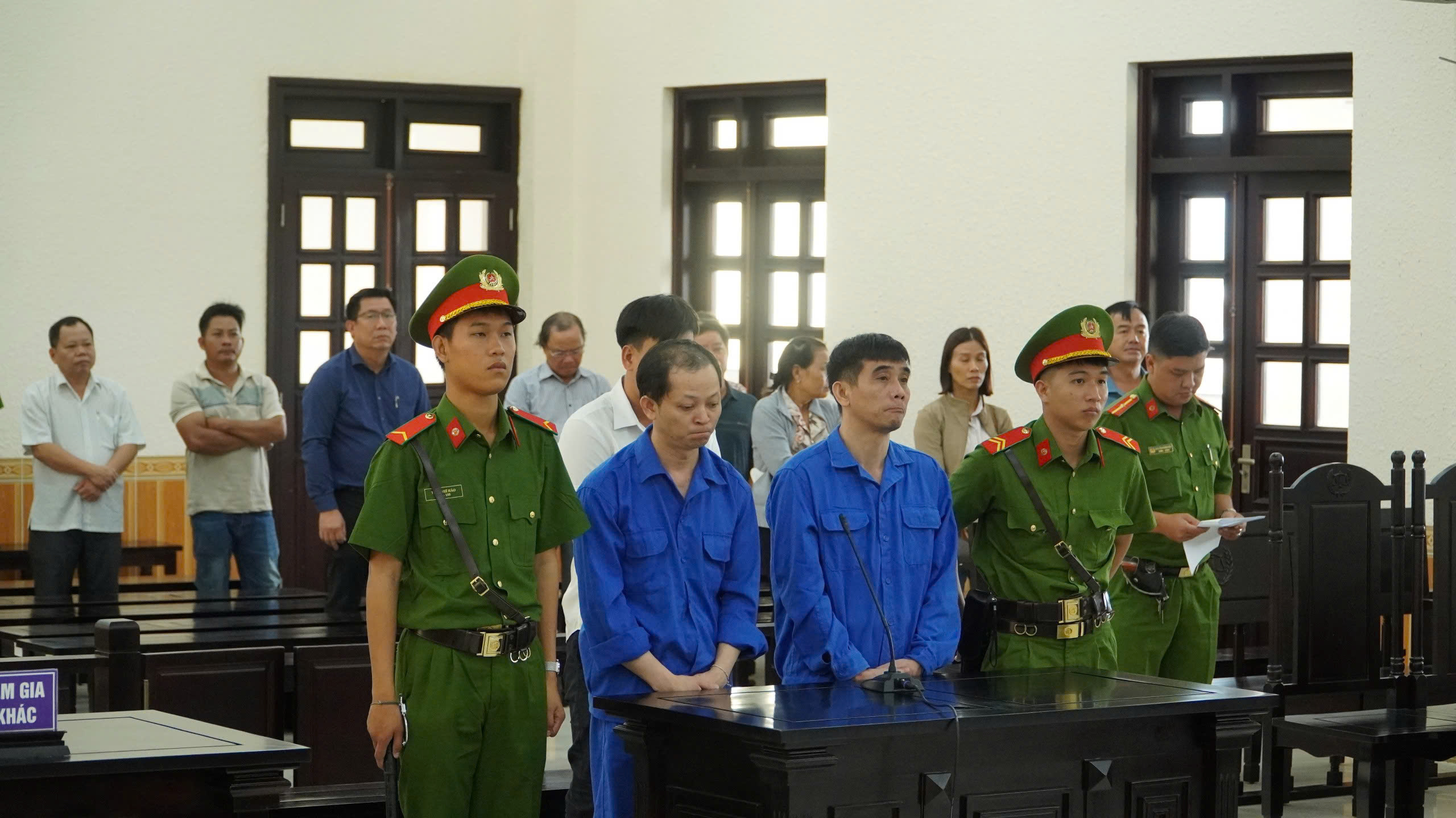 Y án 2 Phó giám đốc Đăng kiểm ở Bình Thuận nhận hối lộ- Ảnh 1. Y án 2 Phó giám đốc Đăng kiểm ở Bình Thuận nhận hối lộ- Ảnh 1.