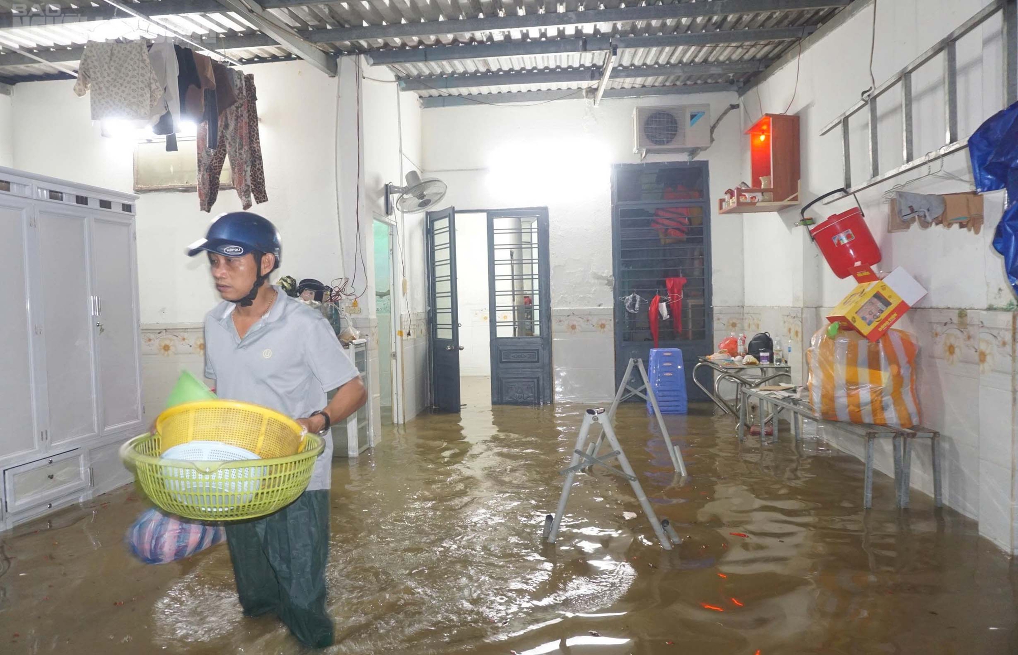 Đà Nẵng ngập nặng trong đêm do ảnh hưởng bão số 1, nhiều nơi nước dâng gần 80cm - Ảnh 7.