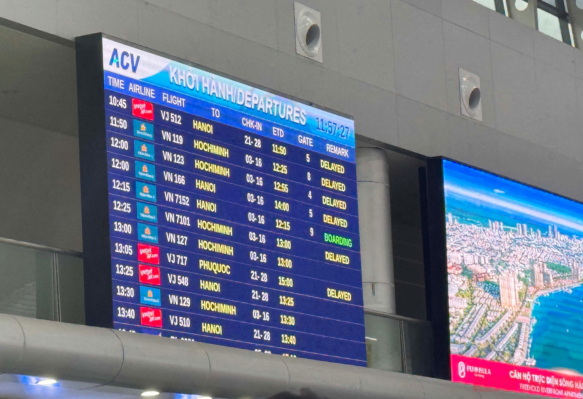 Nhiều chuyến bay bị ảnh hưởng do thời tiết xấu tại sân bay Đà Nẵng- Ảnh 3. Nhiều chuyến bay bị ảnh hưởng do thời tiết xấu tại sân bay Đà Nẵng- Ảnh 3.