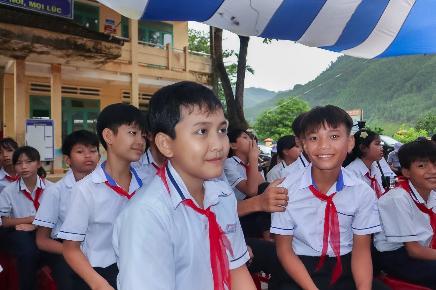 Quỹ Niềm Tin Vàng: Xây trường học, dựng tương lai cho trẻ vùng cao Quảng Ngãi- Ảnh 5. Quỹ Niềm Tin Vàng: Xây trường học, dựng tương lai cho trẻ vùng cao Quảng Ngãi- Ảnh 5.