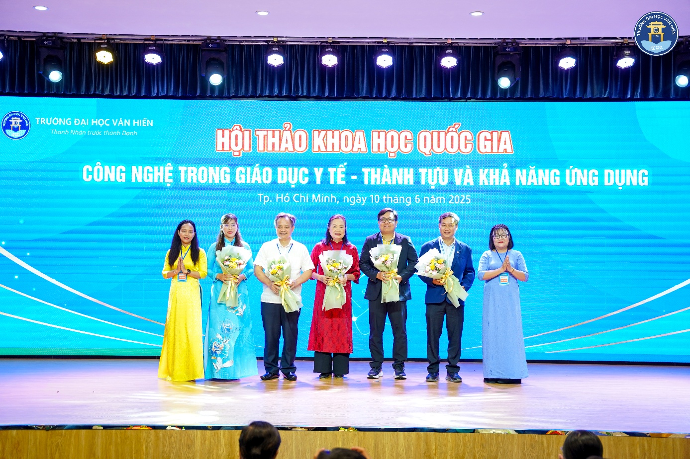 Trường ĐH Văn Hiến đẩy mạnh chuyển đổi số trong giáo dục y tế và đào tạo nhân lực chất lượng cao- Ảnh 3. Trường ĐH Văn Hiến đẩy mạnh chuyển đổi số trong giáo dục y tế và đào tạo nhân lực chất lượng cao- Ảnh 3.