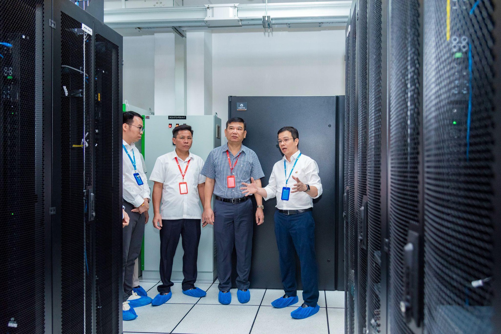 Bộ Công an và FPT thúc đẩy hợp tác phát triển AI phục vụ "quốc gia số"- Ảnh 1. Bộ Công an và FPT thúc đẩy hợp tác phát triển AI phục vụ "quốc gia số"- Ảnh 1.