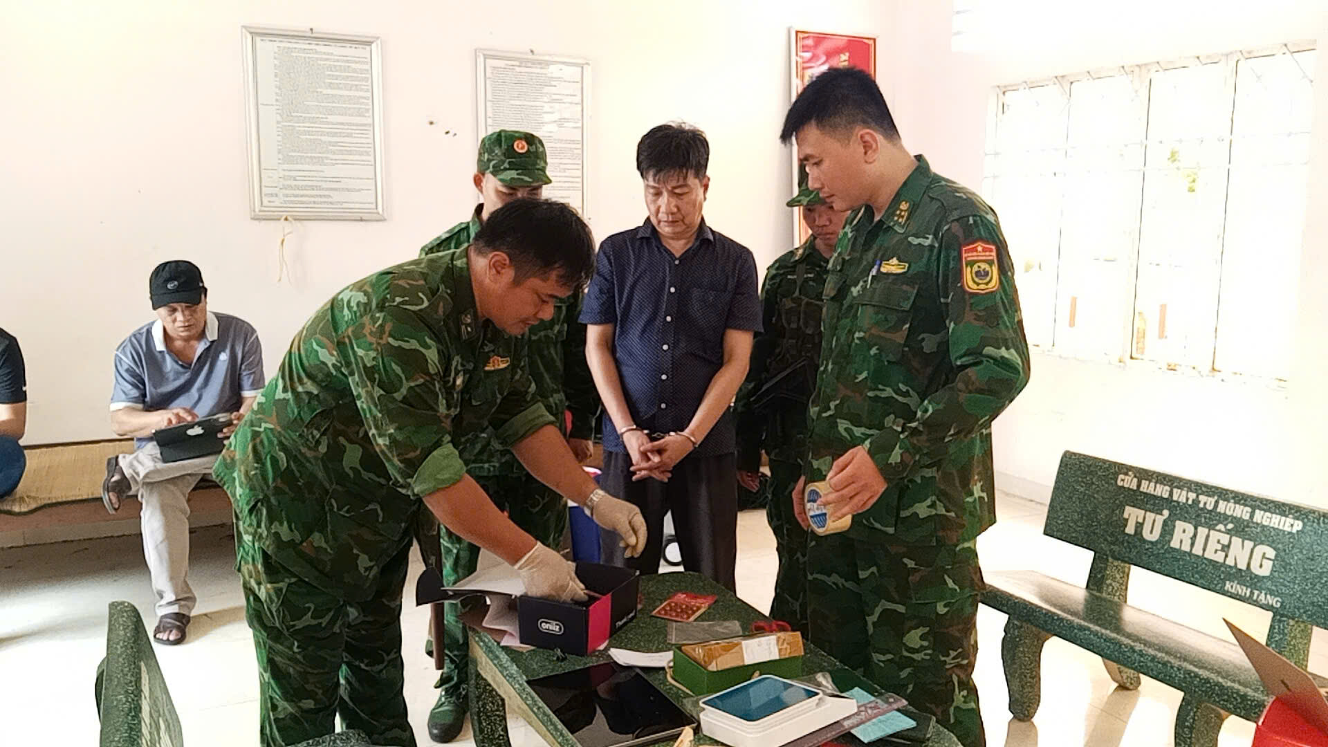 Những hình ảnh về vụ án đặc biệt nghiêm trọng ở Long An- Ảnh 9. Những hình ảnh về vụ án đặc biệt nghiêm trọng ở Long An- Ảnh 9.
