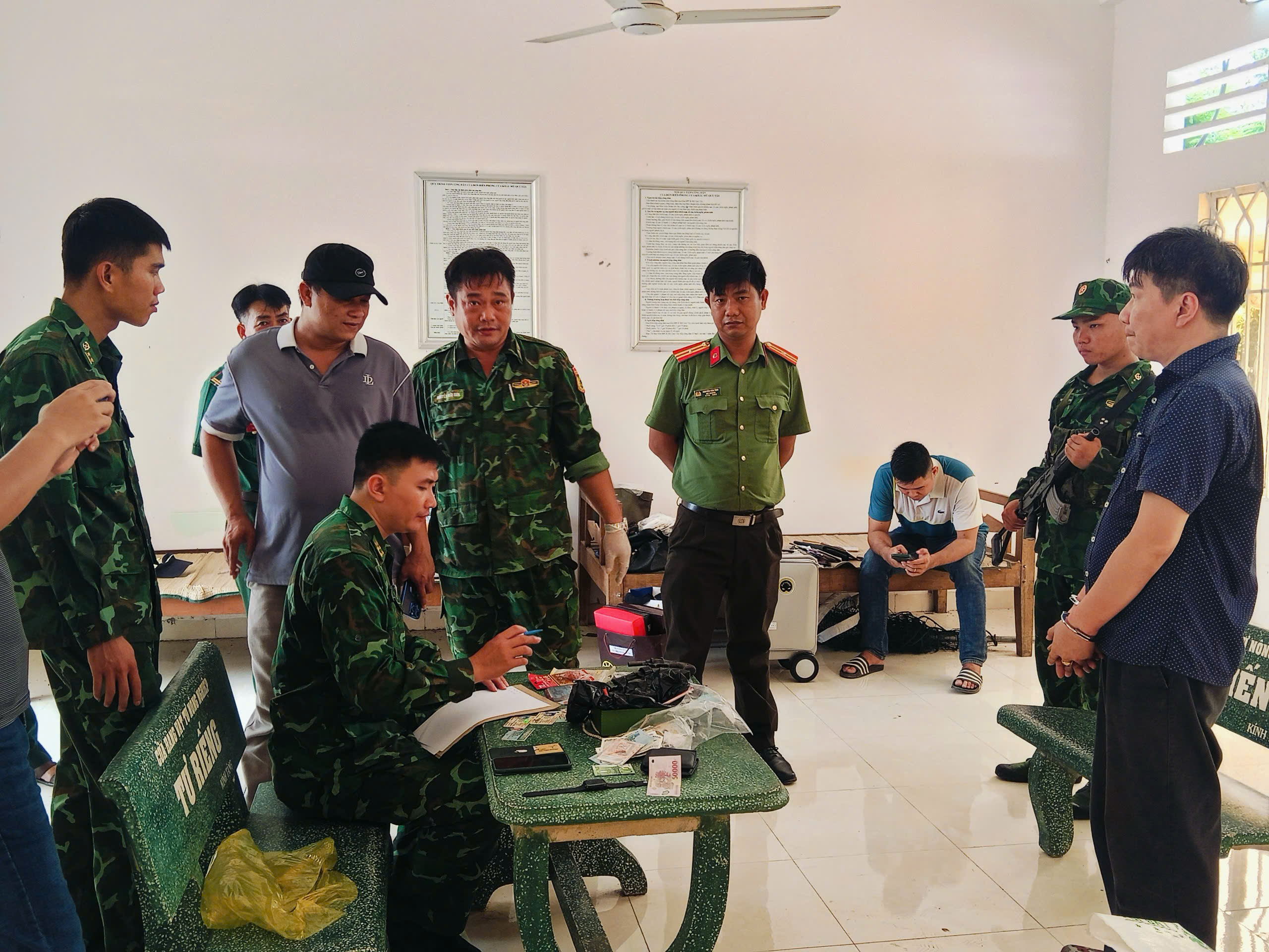 Những hình ảnh về vụ án đặc biệt nghiêm trọng ở Long An- Ảnh 12. Những hình ảnh về vụ án đặc biệt nghiêm trọng ở Long An- Ảnh 12.