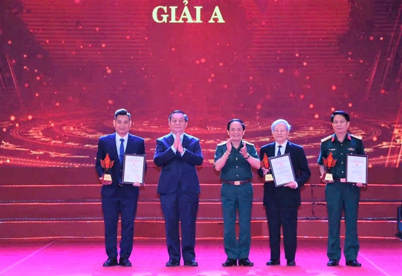 Literární soutěž „Milý učitel“: Profesor Nguyen Trong Chuan - „řeka poznání“, která nikdy nepřestane téct - Foto 2. Cuộc thi viết “Người thầy kính yêu”: GS Nguyễn Trọng Chuẩn - “dòng sông tri thức” không ngừng chảy- Ảnh 2.