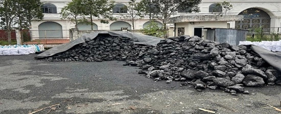 Phát hiện bí mật bên trong xe đầu kéo mang biển kiểm soát TP HCM - Ảnh 1.