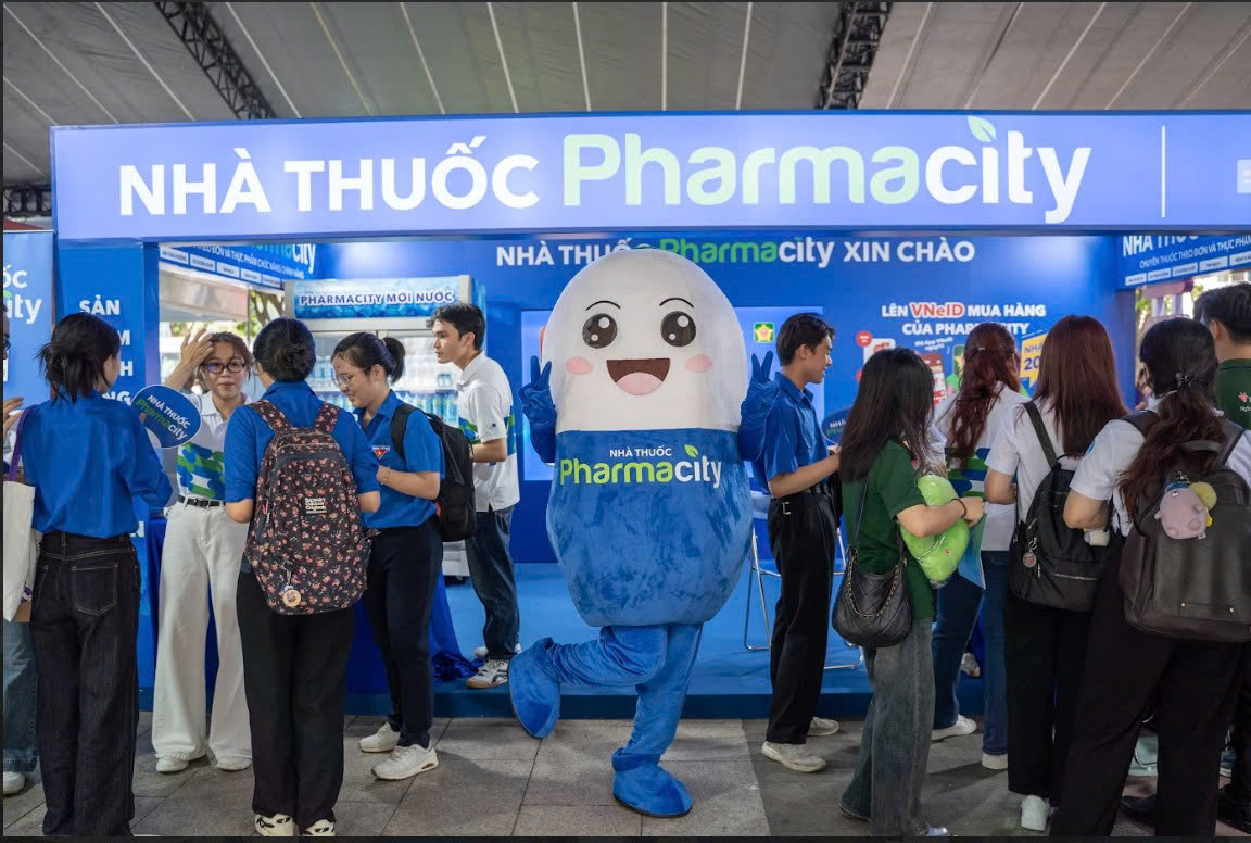 Cùng Pharmacity trải nghiệm mua sắm an toàn trên VNeID tại “Ngày không tiền mặt 2025"- Ảnh 1. Cùng Pharmacity trải nghiệm mua sắm an toàn trên VNeID tại “Ngày không tiền mặt 2025"- Ảnh 1.