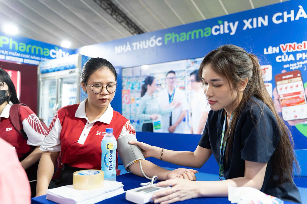Cùng Pharmacity trải nghiệm mua sắm an toàn trên VNeID tại “Ngày không tiền mặt 2025"- Ảnh 2. Cùng Pharmacity trải nghiệm mua sắm an toàn trên VNeID tại “Ngày không tiền mặt 2025"- Ảnh 2.