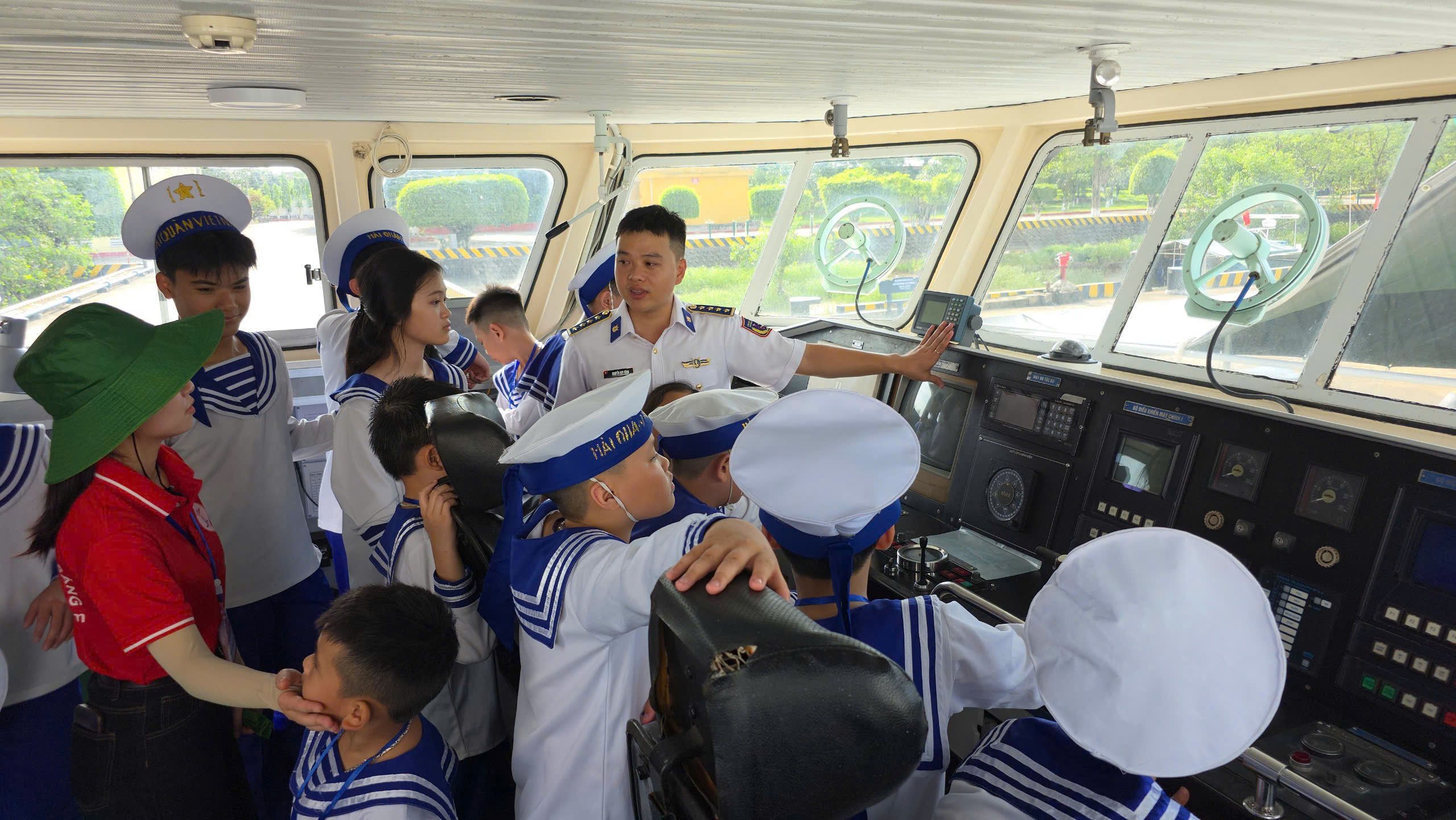 Bồi đắp tình yêu Tổ quốc cho học sinh - Ảnh 1.