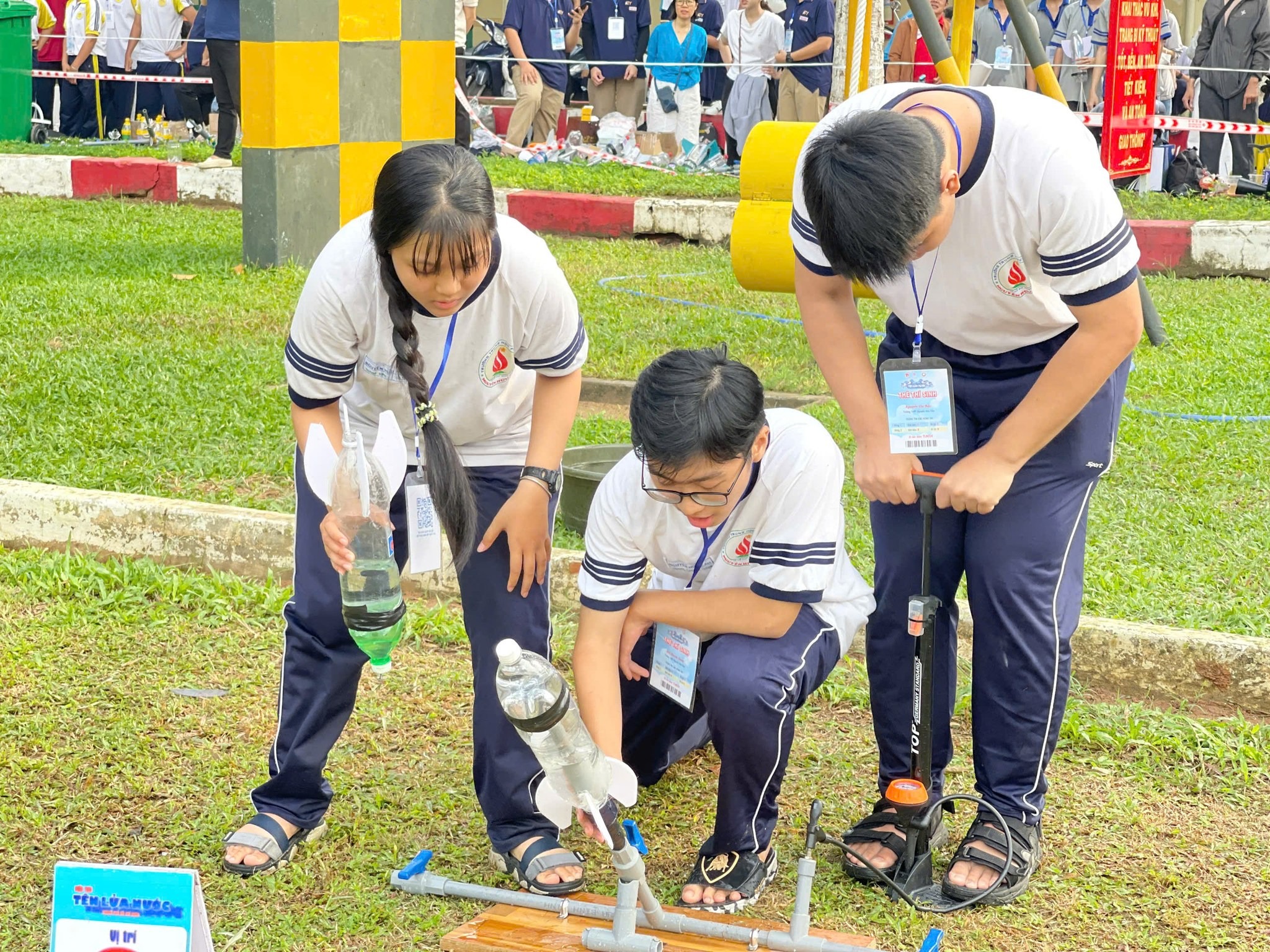 Dàn tên lửa nước "siêu ngầu" của học sinh cấp 2- Ảnh 5. Dàn tên lửa nước "siêu ngầu" của học sinh cấp 2- Ảnh 5.