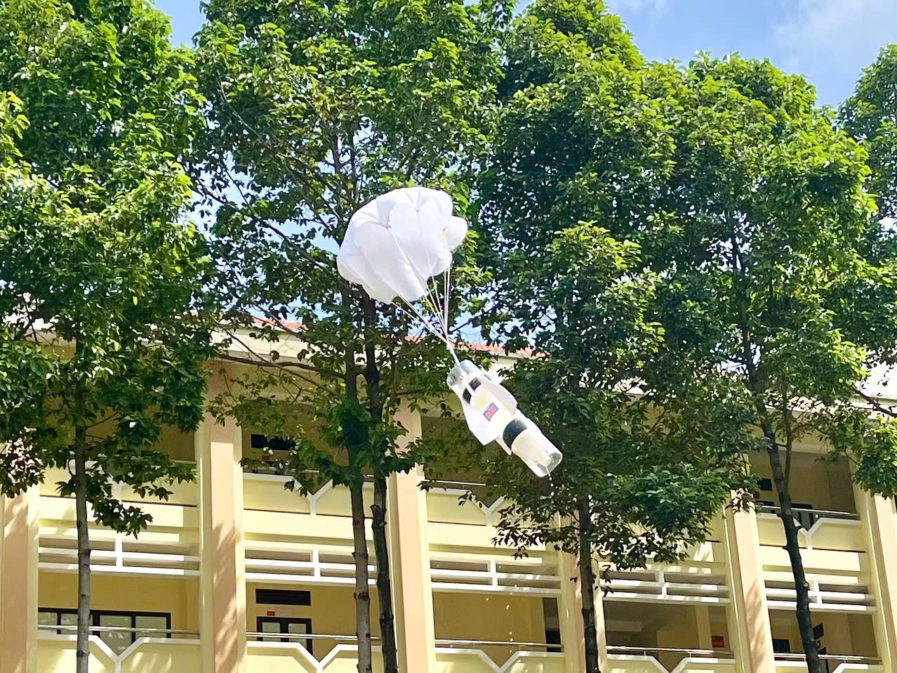Dàn tên lửa nước "siêu ngầu" của học sinh cấp 2- Ảnh 2. Dàn tên lửa nước "siêu ngầu" của học sinh cấp 2- Ảnh 2.