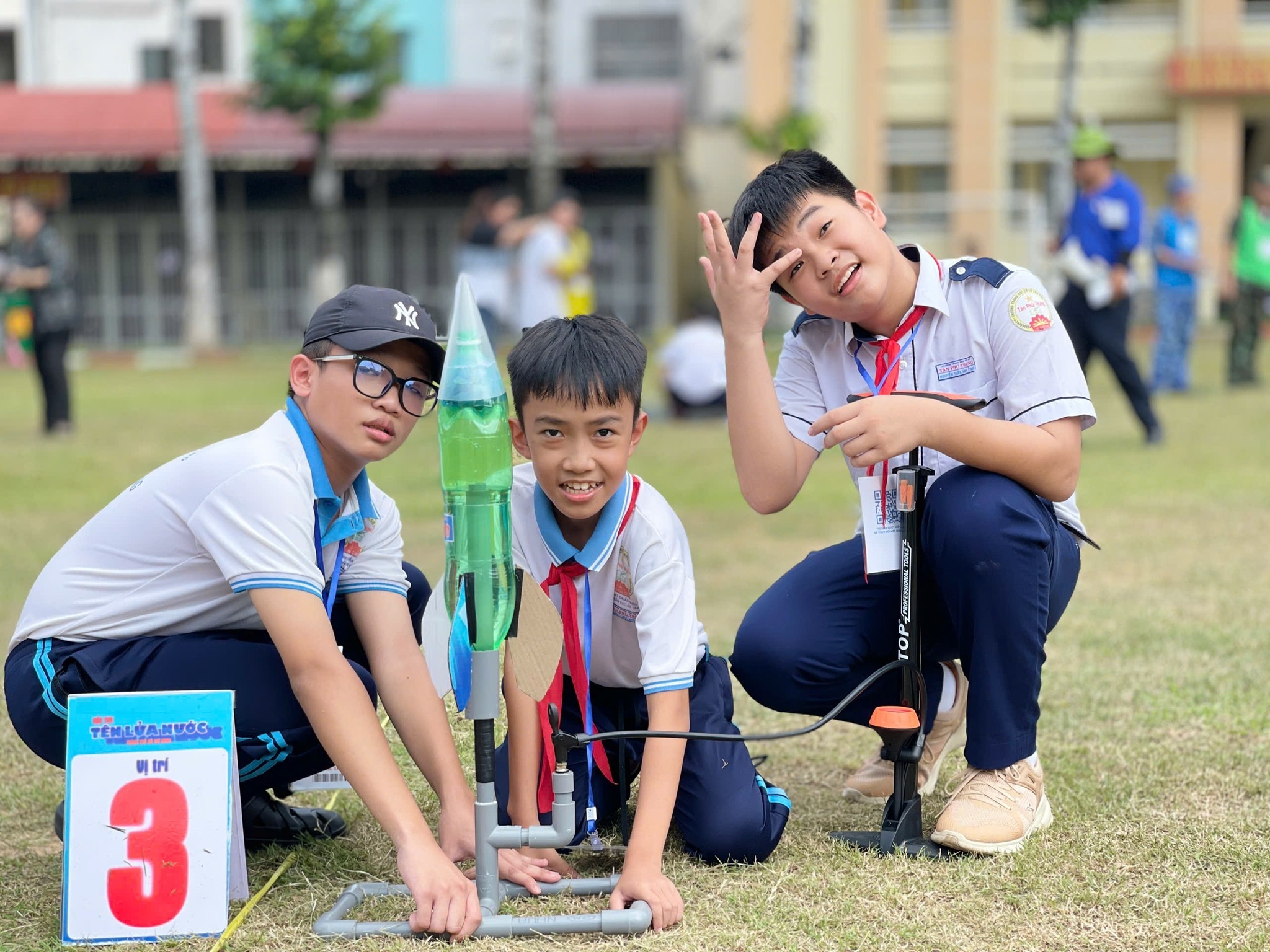 Dàn tên lửa nước "siêu ngầu" của học sinh cấp 2- Ảnh 4. Dàn tên lửa nước "siêu ngầu" của học sinh cấp 2- Ảnh 4.