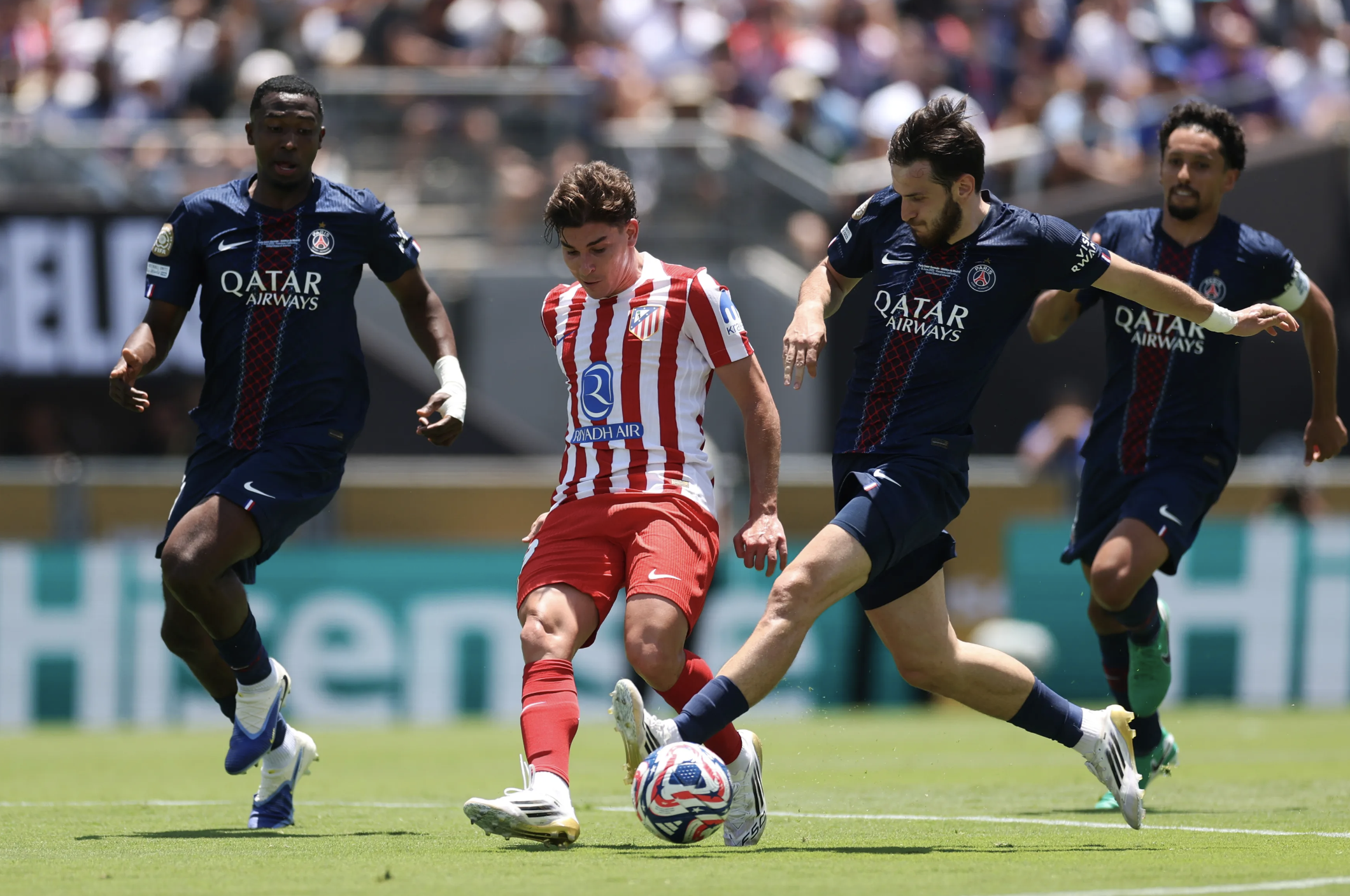 FIFA Club World Cup: Bayern Munich và PSG đại thắng với tỉ số không tưởng- Ảnh 5. FIFA Club World Cup: Bayern Munich và PSG đại thắng với tỉ số không tưởng- Ảnh 5.