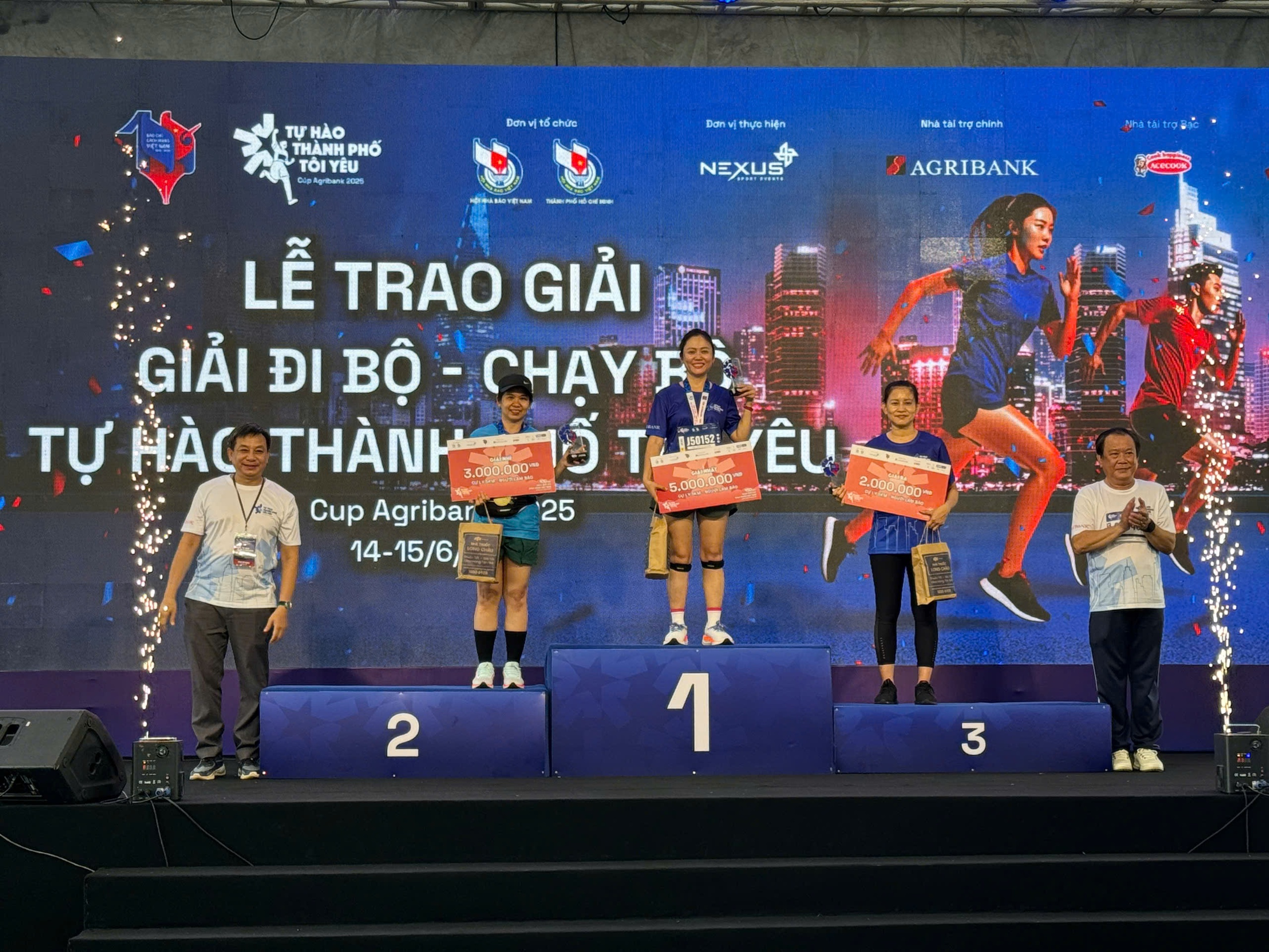 Gần 1.000 người làm báo tham gia giải chạy