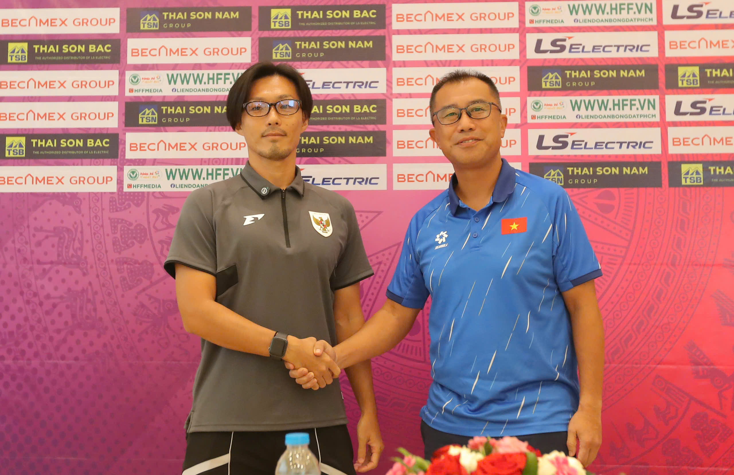 দক্ষিণ-পূর্ব এশীয় সেমিফাইনাল ম্যাচের আগে ভিয়েতনাম অনূর্ধ্ব-১৯ মহিলা দলের কোচ এবং তার শেয়ার - ছবি ১। HLV U19 nữ Việt Nam và những chia sẻ trước trận bán kết Đông Nam Á- Ảnh 1.