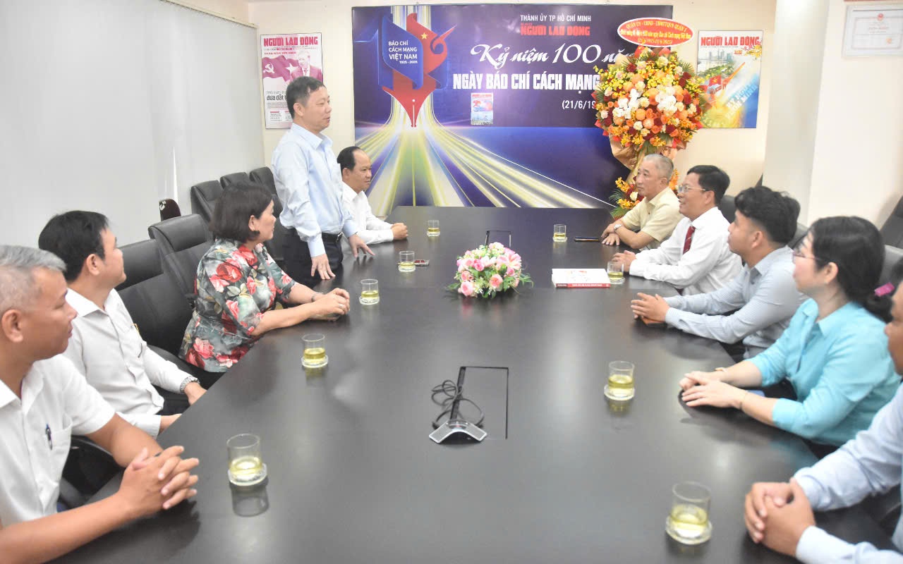 Chủ tịch UBND TP HCM thăm, chúc mừng Báo Người Lao Động - Ảnh 5.