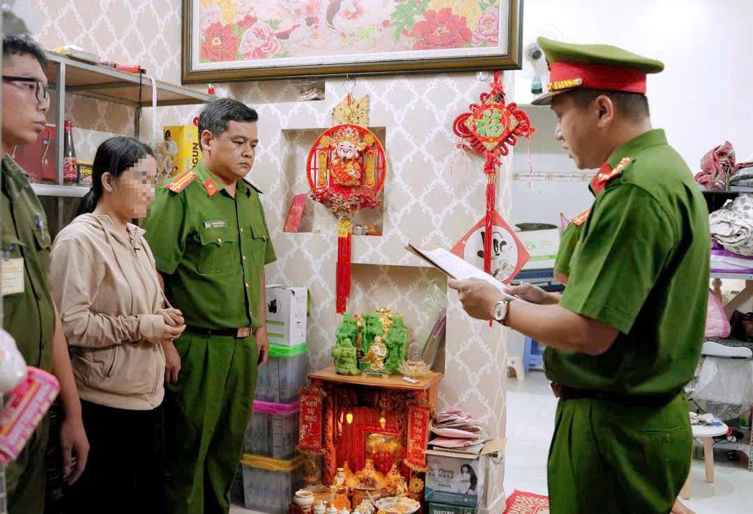 Bắt tạm giam người phụ nữ bán hàng online doanh thu hàng chục tỉ đồng- Ảnh 1. Bắt tạm giam người phụ nữ bán hàng online doanh thu hàng chục tỉ đồng- Ảnh 1.