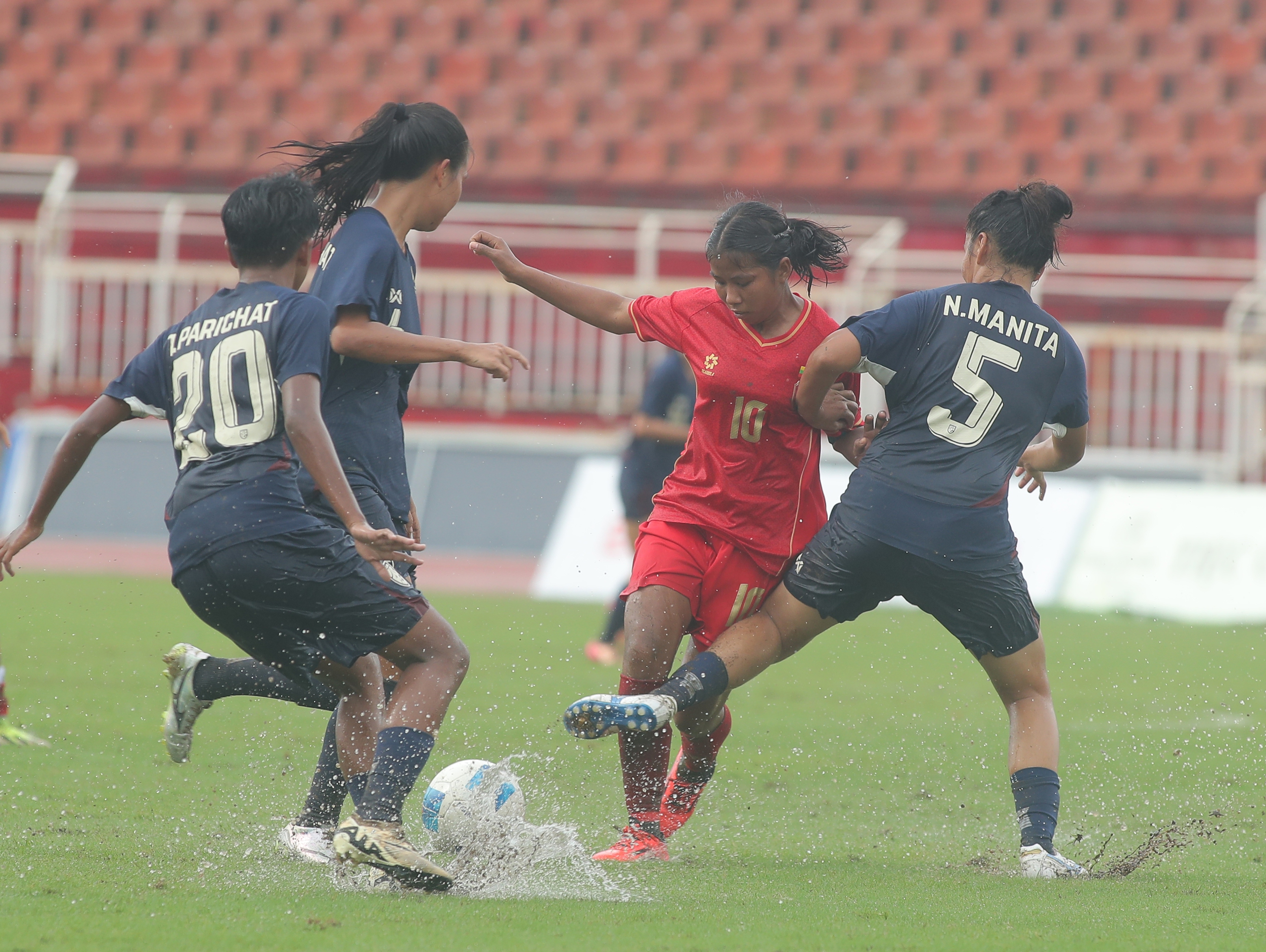 U19 nữ Đông Nam Á: Thái Lan vào chung kết, chờ đấu Việt Nam- Ảnh 3. U19 nữ Đông Nam Á: Thái Lan vào chung kết, chờ đấu Việt Nam- Ảnh 3.