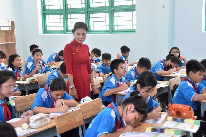 Öğretmenler Kanunu'nda yer alan öğretmen maaşlarına ilişkin yeni düzenlemeler Meclis'ten geçti - Fotoğraf 1. Quy định mới về lương giáo viên tại Luật Nhà giáo vừa được Quốc hội thông qua- Ảnh 1.