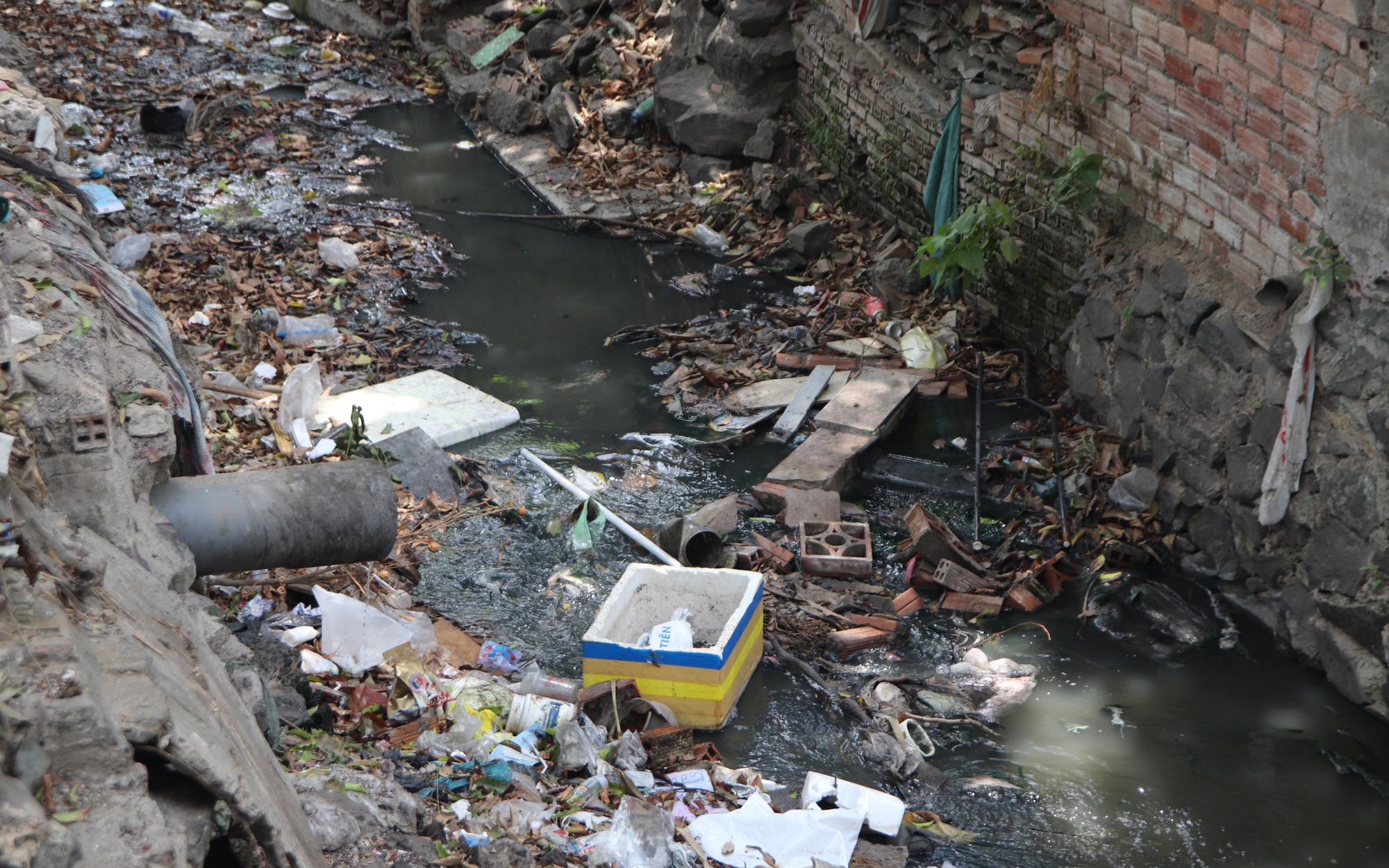 Bàn giao mặt bằng để thoát nước cho sân bay Tân Sơn Nhất - Ảnh 2.