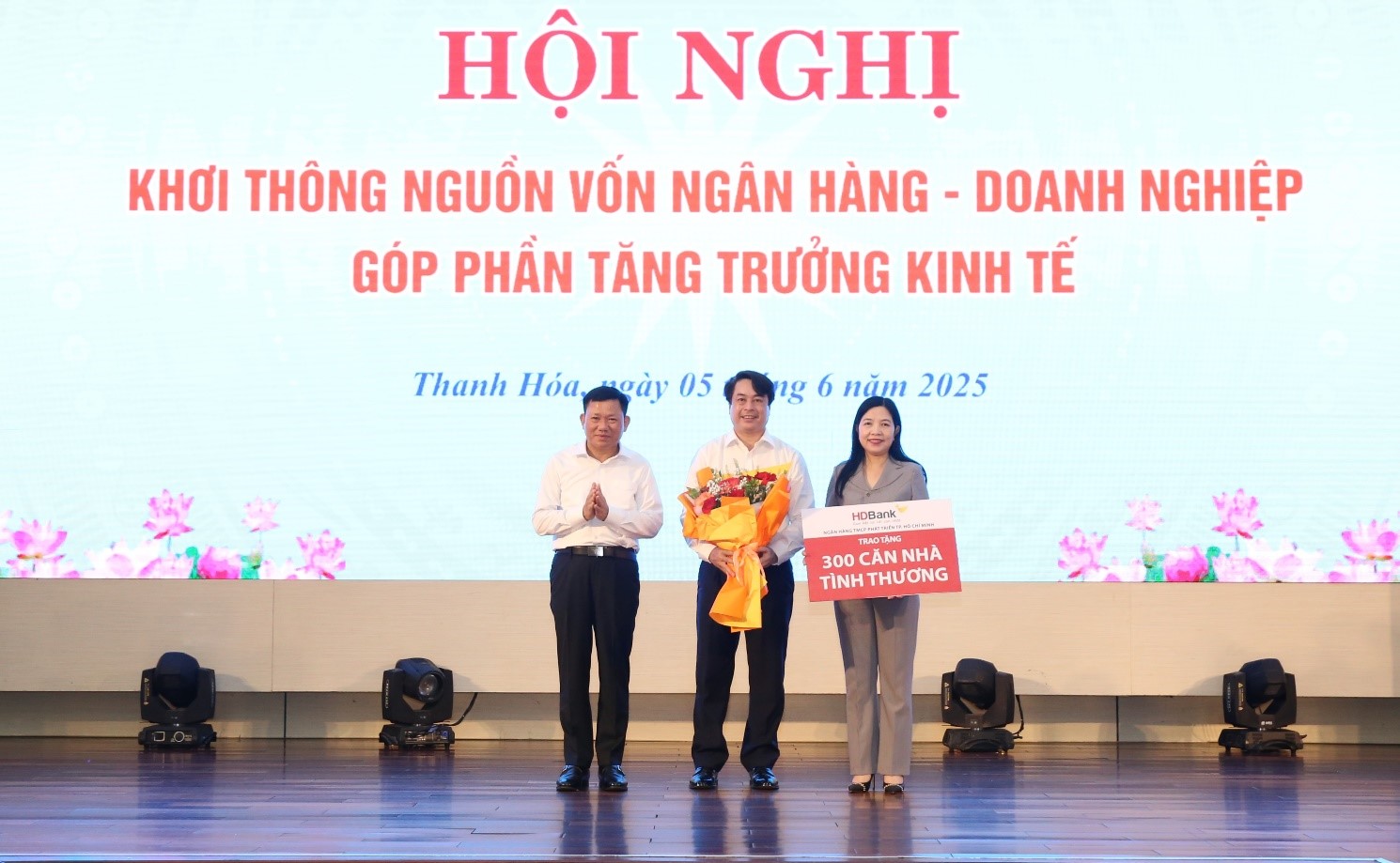 5 tháng đầu năm, HDBank tặng 2.000 căn nhà tình thương- Ảnh 3. 5 tháng đầu năm, HDBank tặng 2.000 căn nhà tình thương- Ảnh 3.