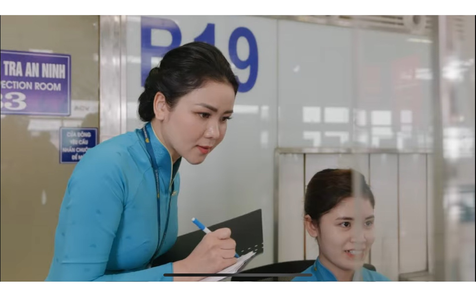 Giữ bình tĩnh giữa mưa giông: Câu chuyện ở sân bay Tân Sơn Nhất - Ảnh 2.