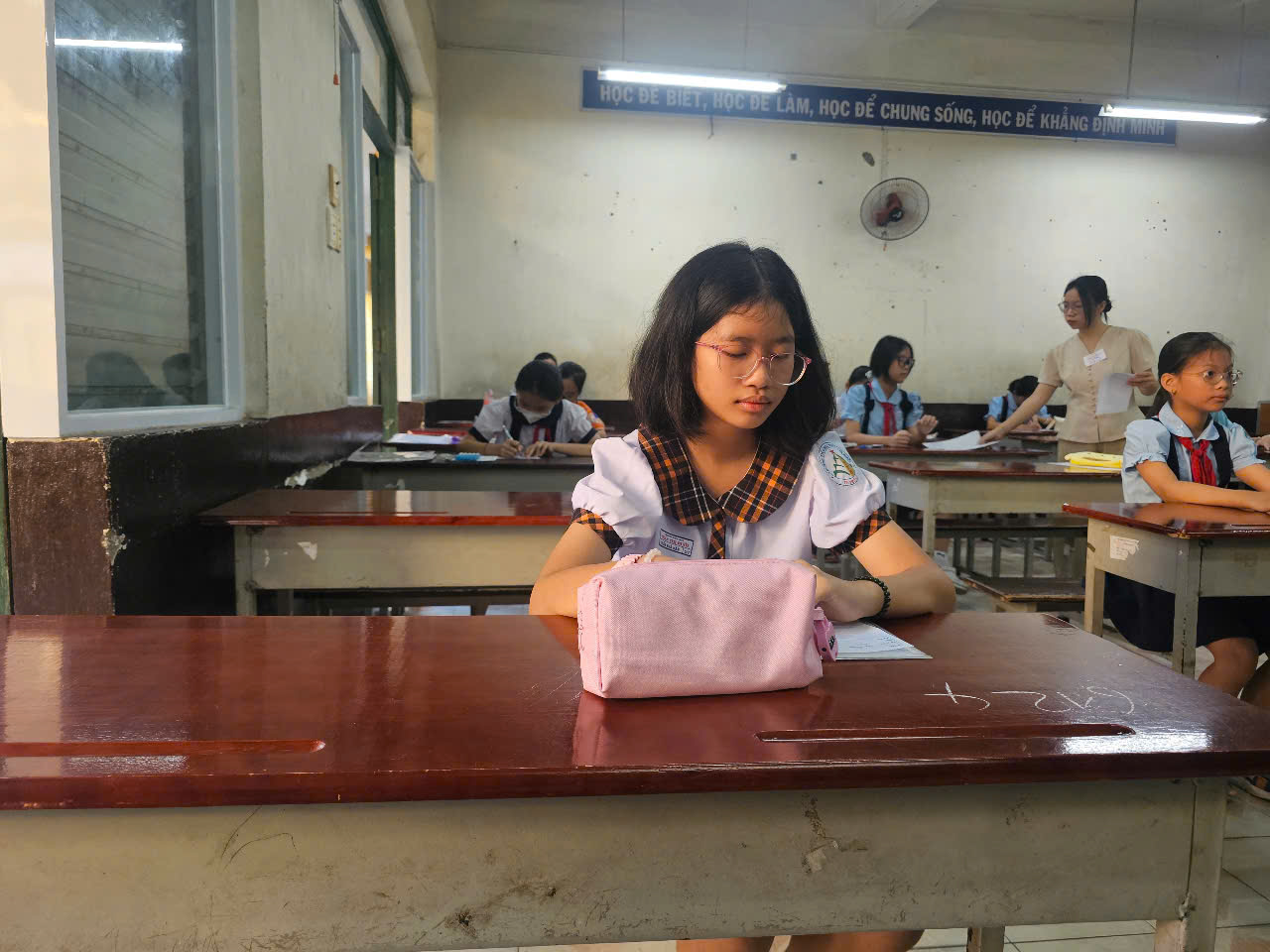 כמעט 5,000 מועמדים ניגשו לבחינת הכניסה לכיתה ו' בבית הספר טראן דאי נגיה, עם יחס תחרות של 1/14 - תמונה 2. Gần 5.000 thí sinh dự khảo sát vào lớp 6 Trường Trần Đại Nghĩa, tỷ lệ chọi 1/14- Ảnh 2.