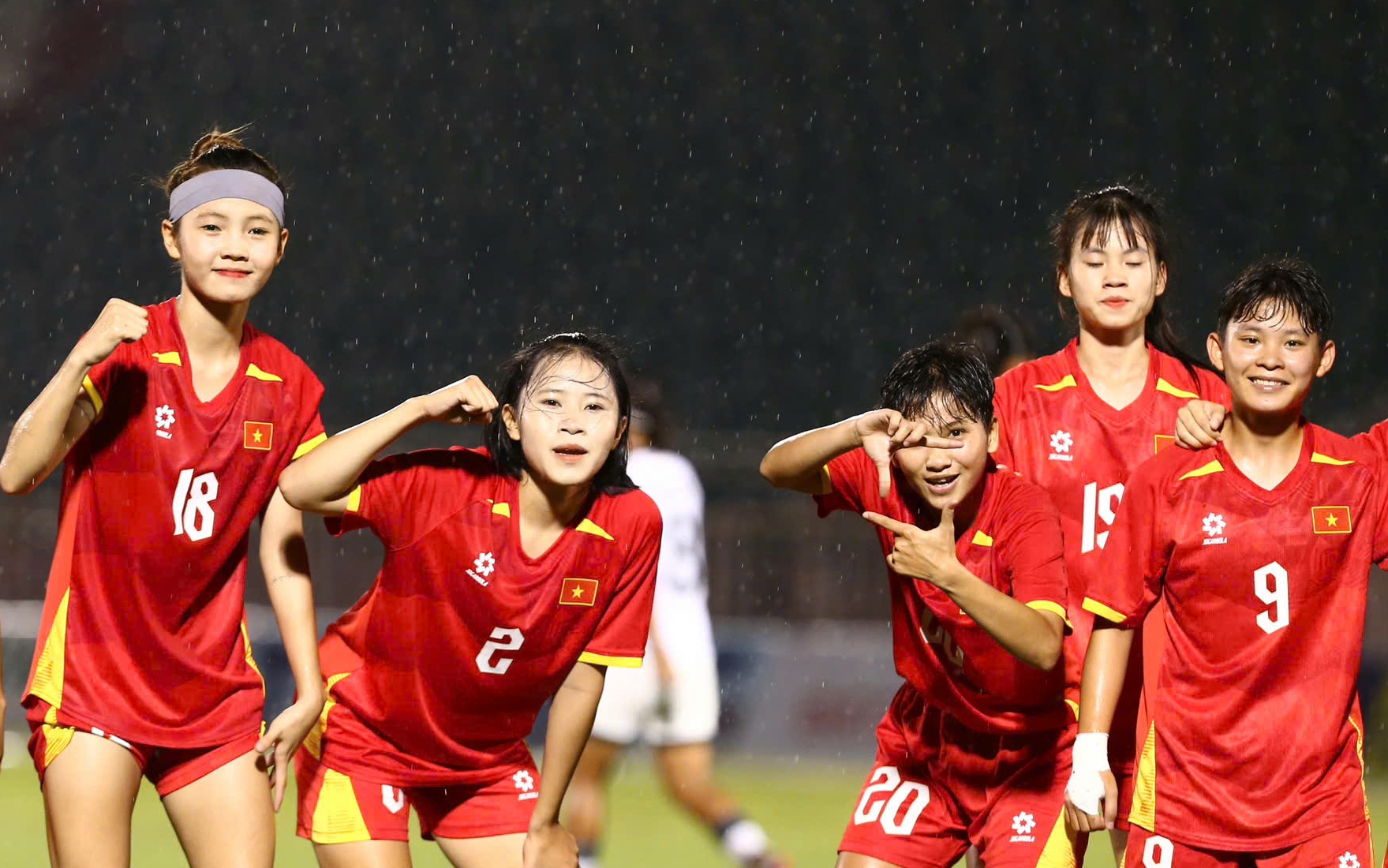 HLV Thái Lan chỉ ra 2 cầu thủ U19 nữ Việt Nam cần lưu ý ở trận chung kết- Ảnh 2.