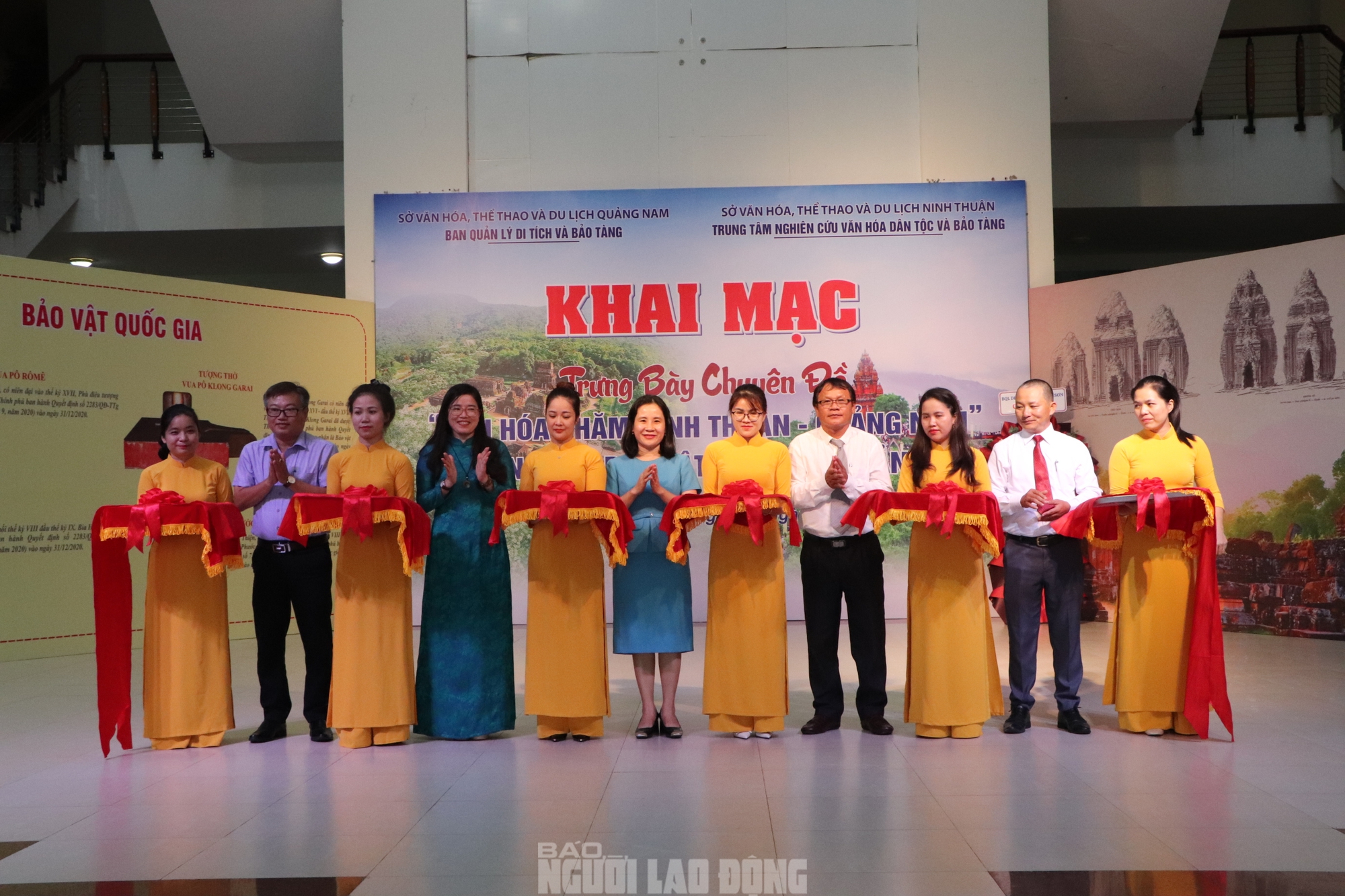 Bộ trang sức bằng vàng hơn 2.000 năm lần đầu "lộ diện" ở Quảng Nam- Ảnh 2. Bộ trang sức bằng vàng hơn 2.000 năm lần đầu "lộ diện" ở Quảng Nam- Ảnh 2.
