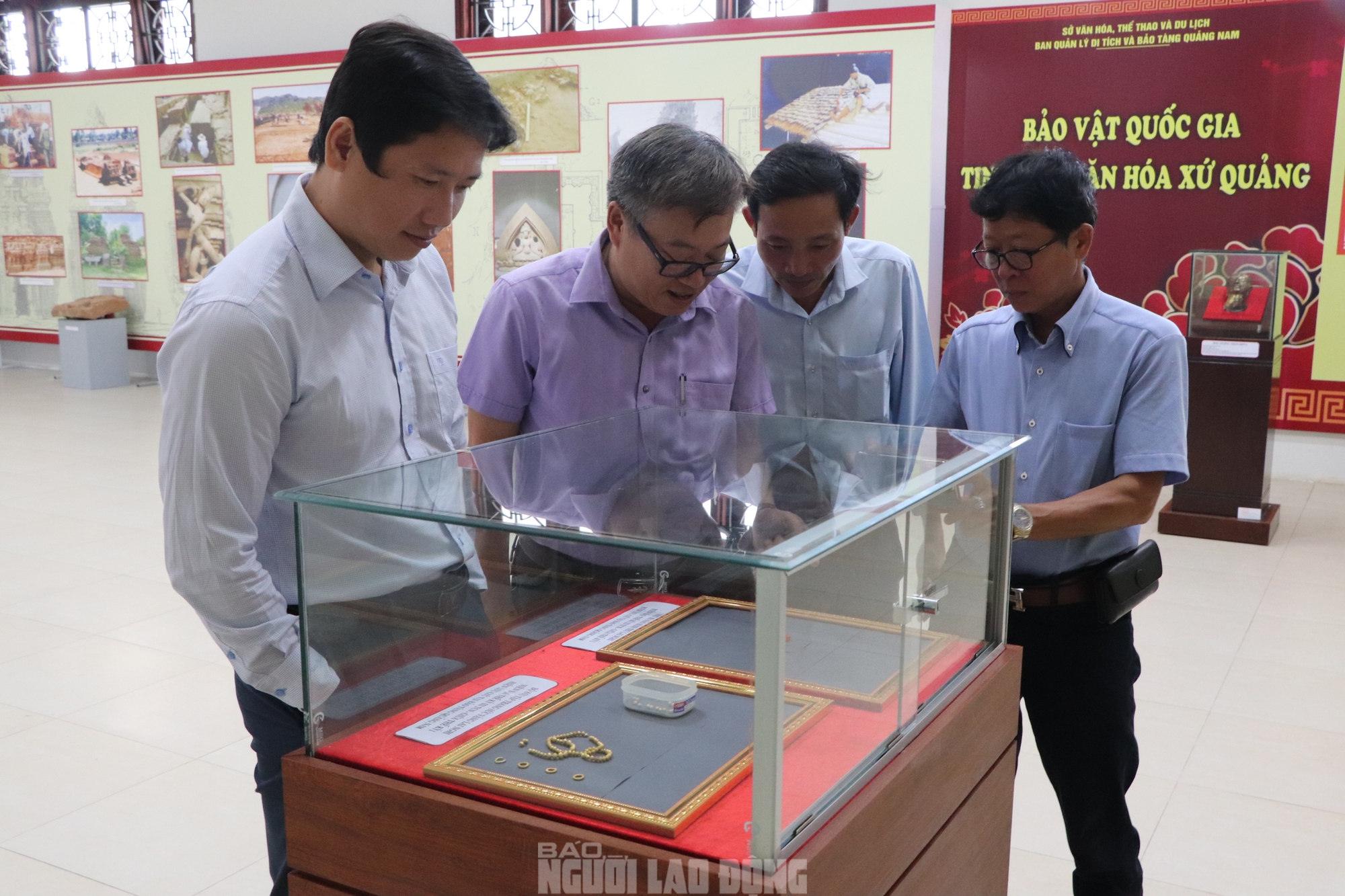 Bộ trang sức bằng vàng hơn 2.000 năm lần đầu "lộ diện" ở Quảng Nam- Ảnh 13. Bộ trang sức bằng vàng hơn 2.000 năm lần đầu "lộ diện" ở Quảng Nam- Ảnh 13.