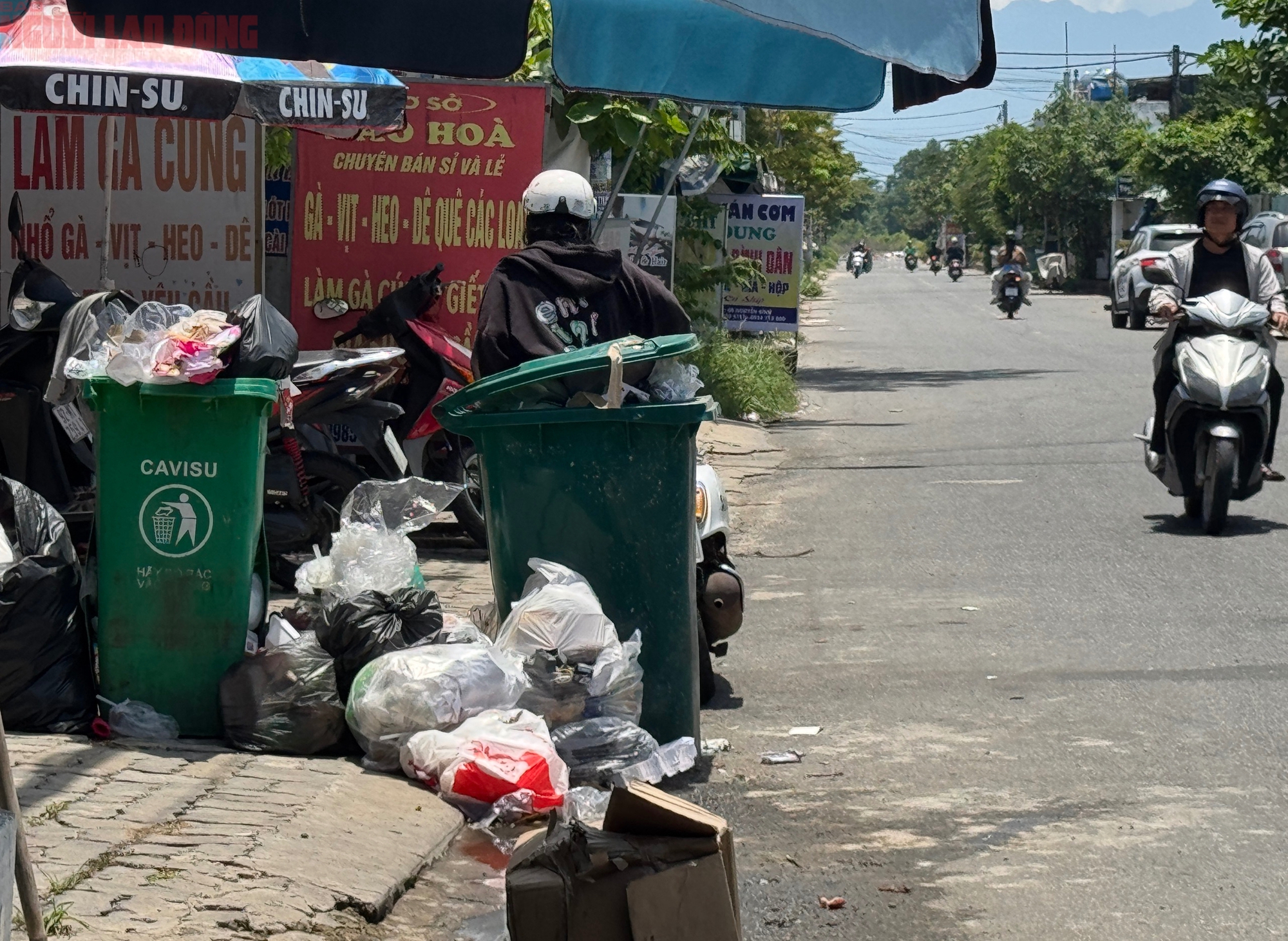 Rác ngập đường ở Đà Nẵng, bãi rác và đơn vị thu gom đùn đẩy trách nhiệm - Ảnh 7.