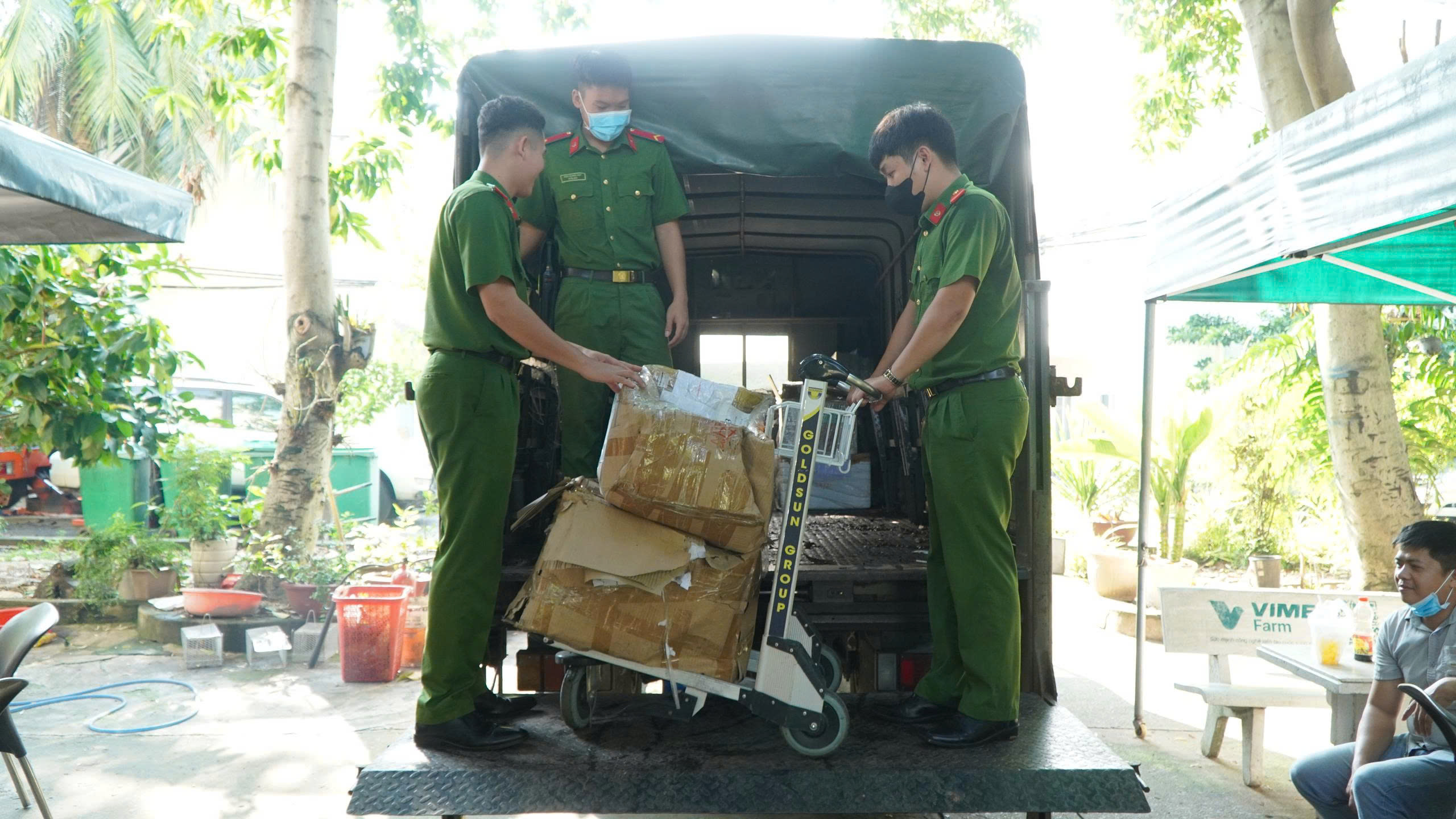 TP HCM vừa đốt hơn nửa tấn ma tuý - Ảnh 1.