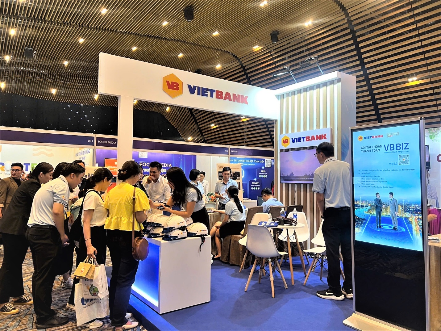 Vietbank nổi bật tại Ngày hội Việc làm và Đào tạo- Ảnh 1. Vietbank nổi bật tại Ngày hội Việc làm và Đào tạo- Ảnh 1.