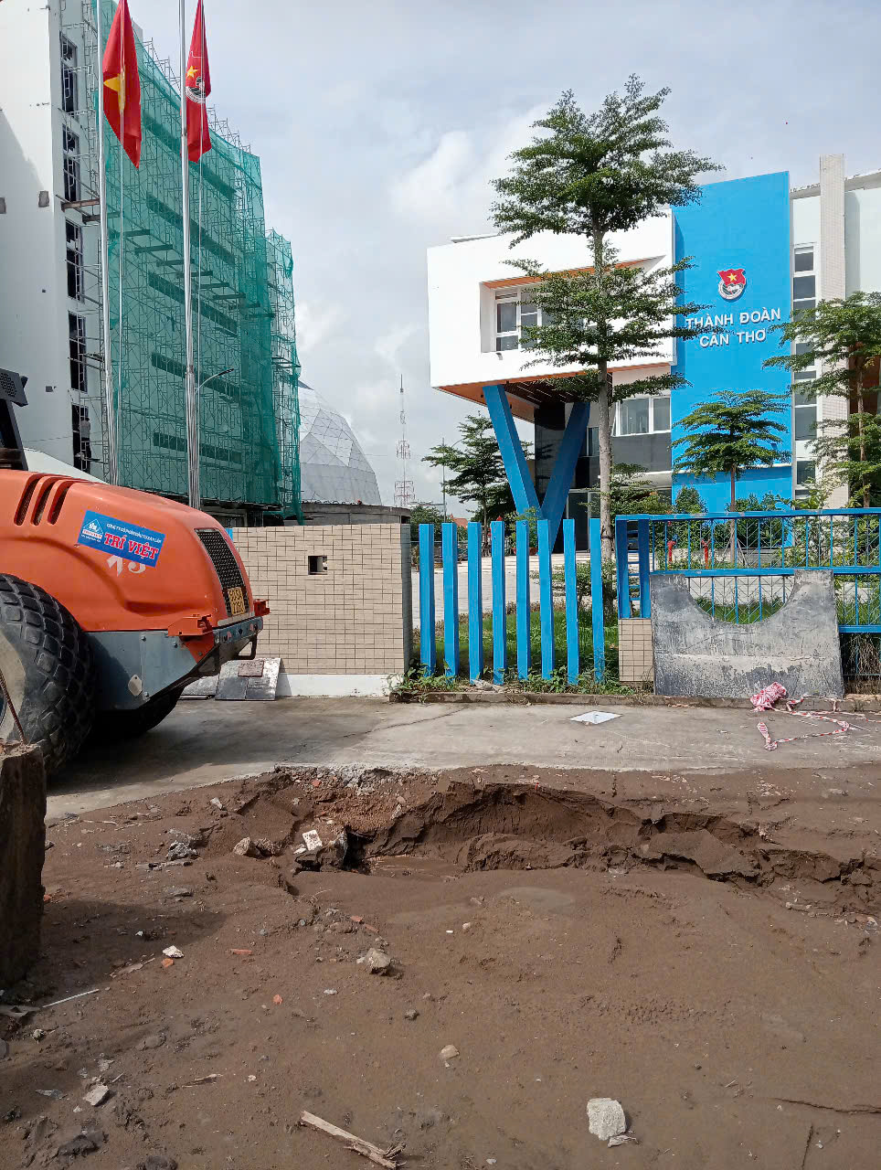 Cần Thơ: Gần 50 tỉ đồng nâng cấp đoạn đường ngắn nhưng thi công rất nham nhở- Ảnh 2.
