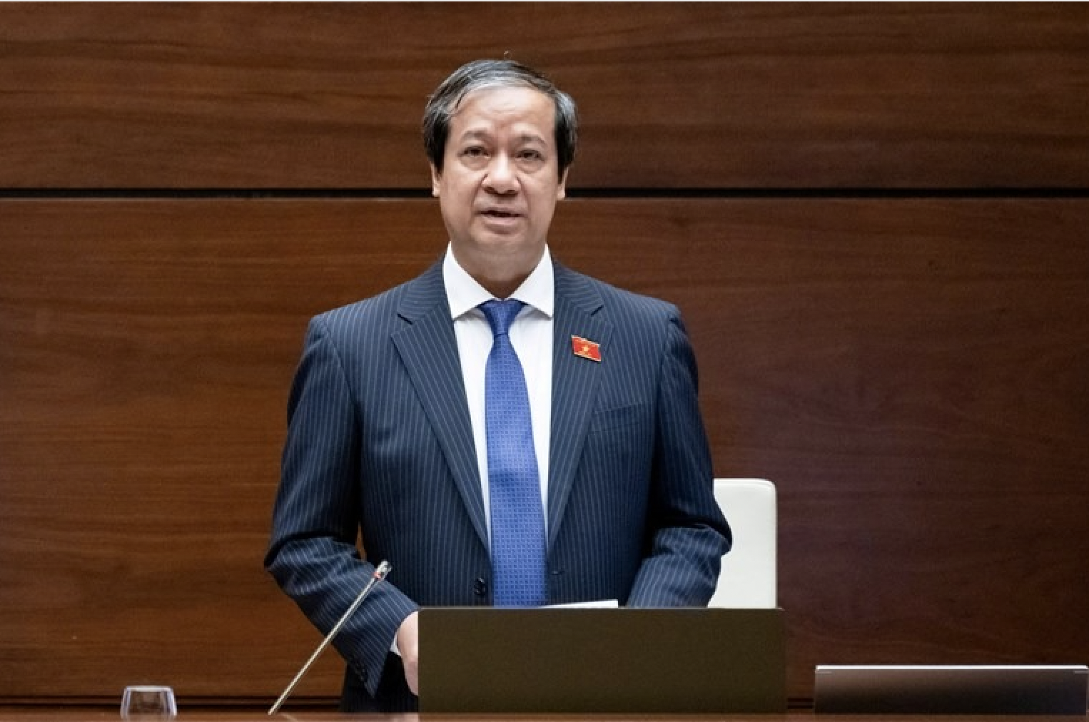 Milli Eğitim Bakanına ek öğretim ve öğrenme konusunda soru - Fotoğraf 1. Chất vấn Bộ trưởng Giáo dục và Đào tạo về dạy thêm, học thêm- Ảnh 1.