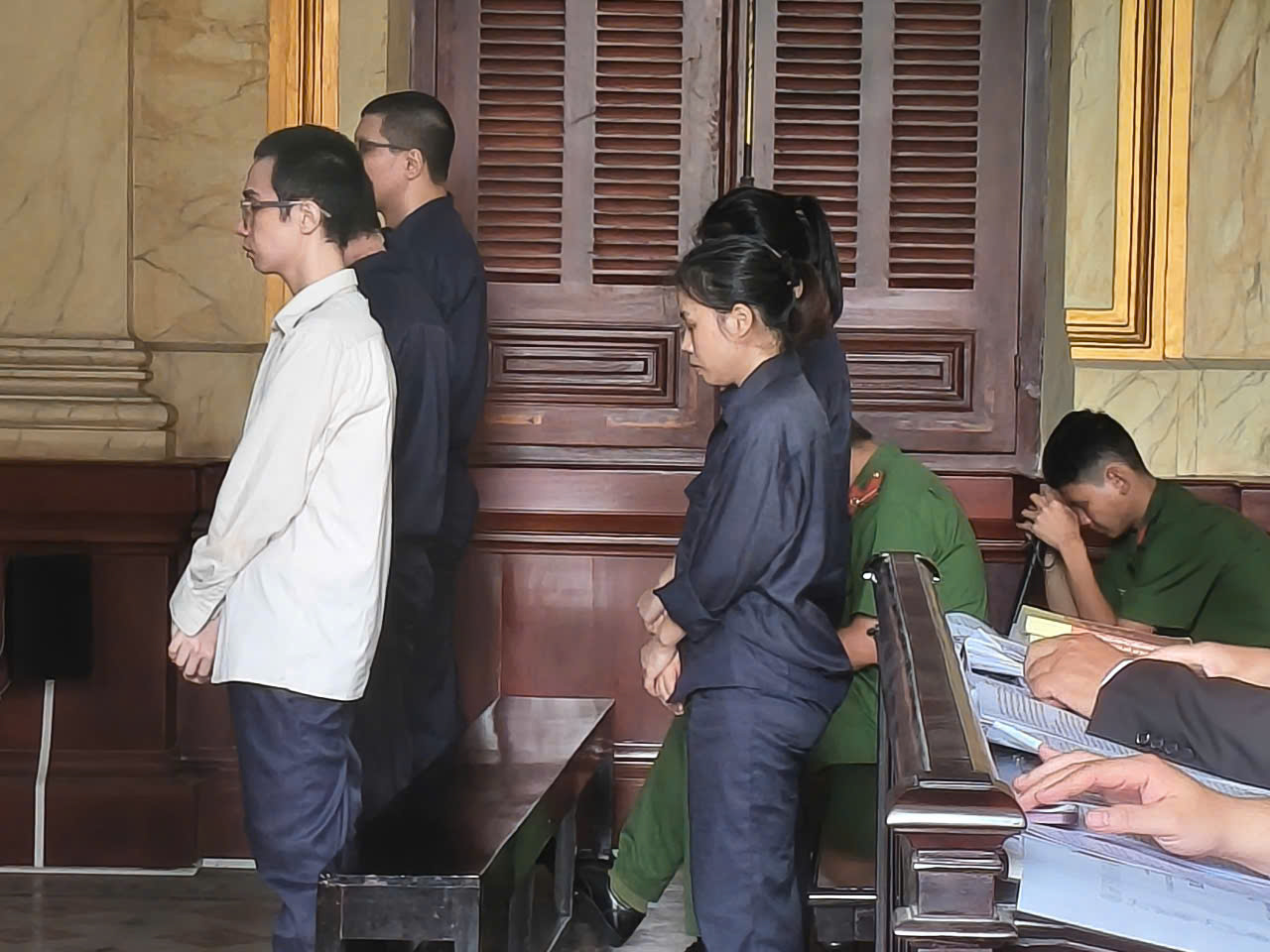 Nhân viên khai vô tình